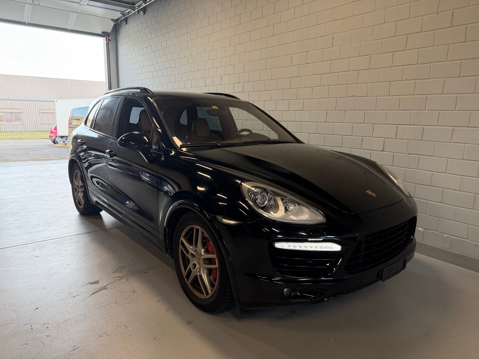PORSCHE Cayenne Turbo-image-2