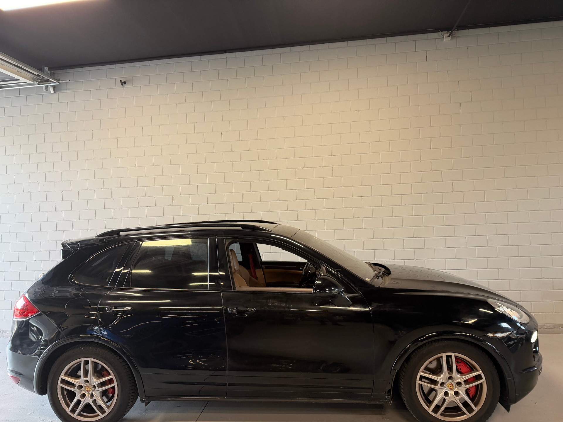 PORSCHE Cayenne Turbo-image-1