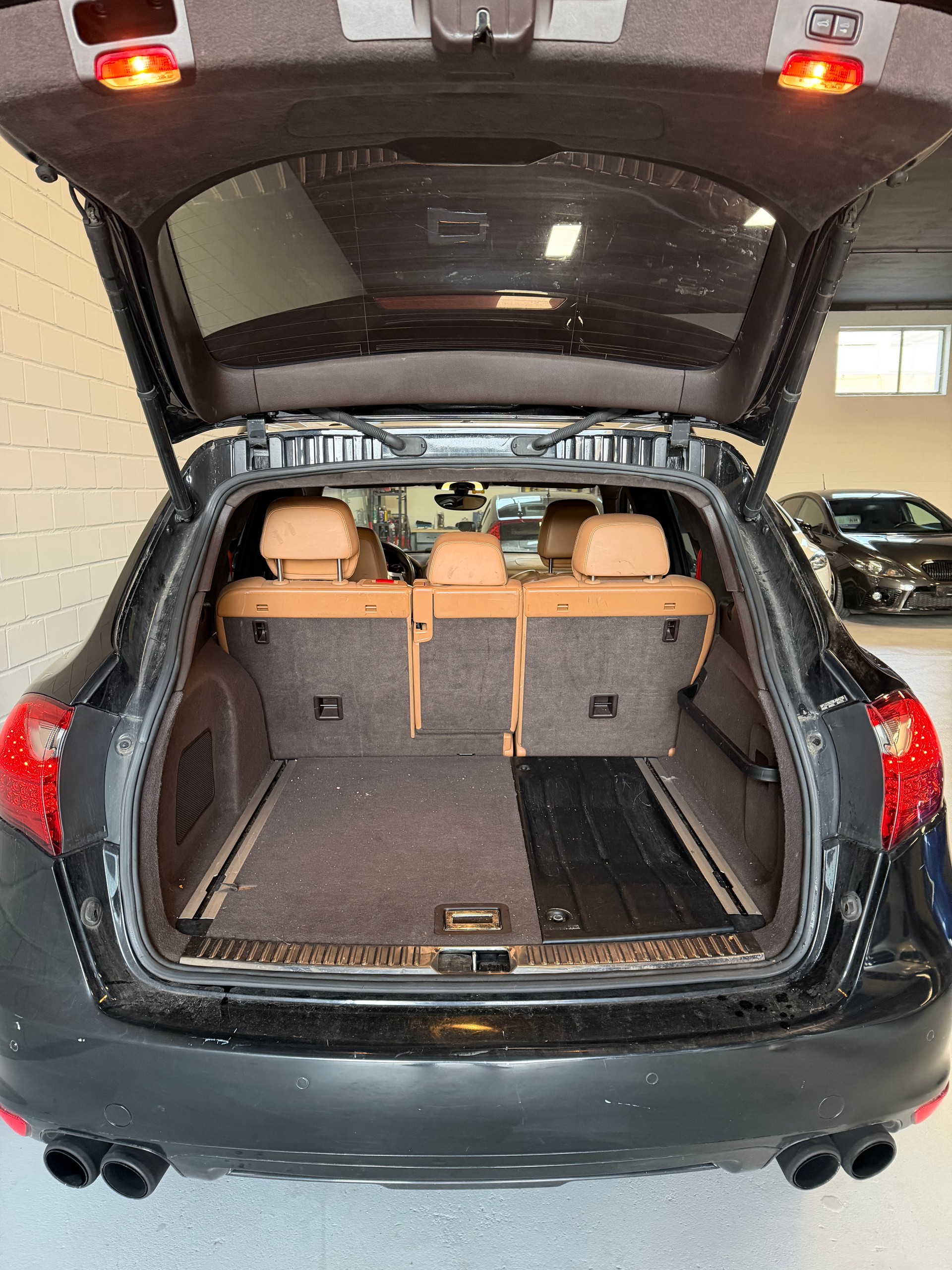 PORSCHE Cayenne Turbo-image-8