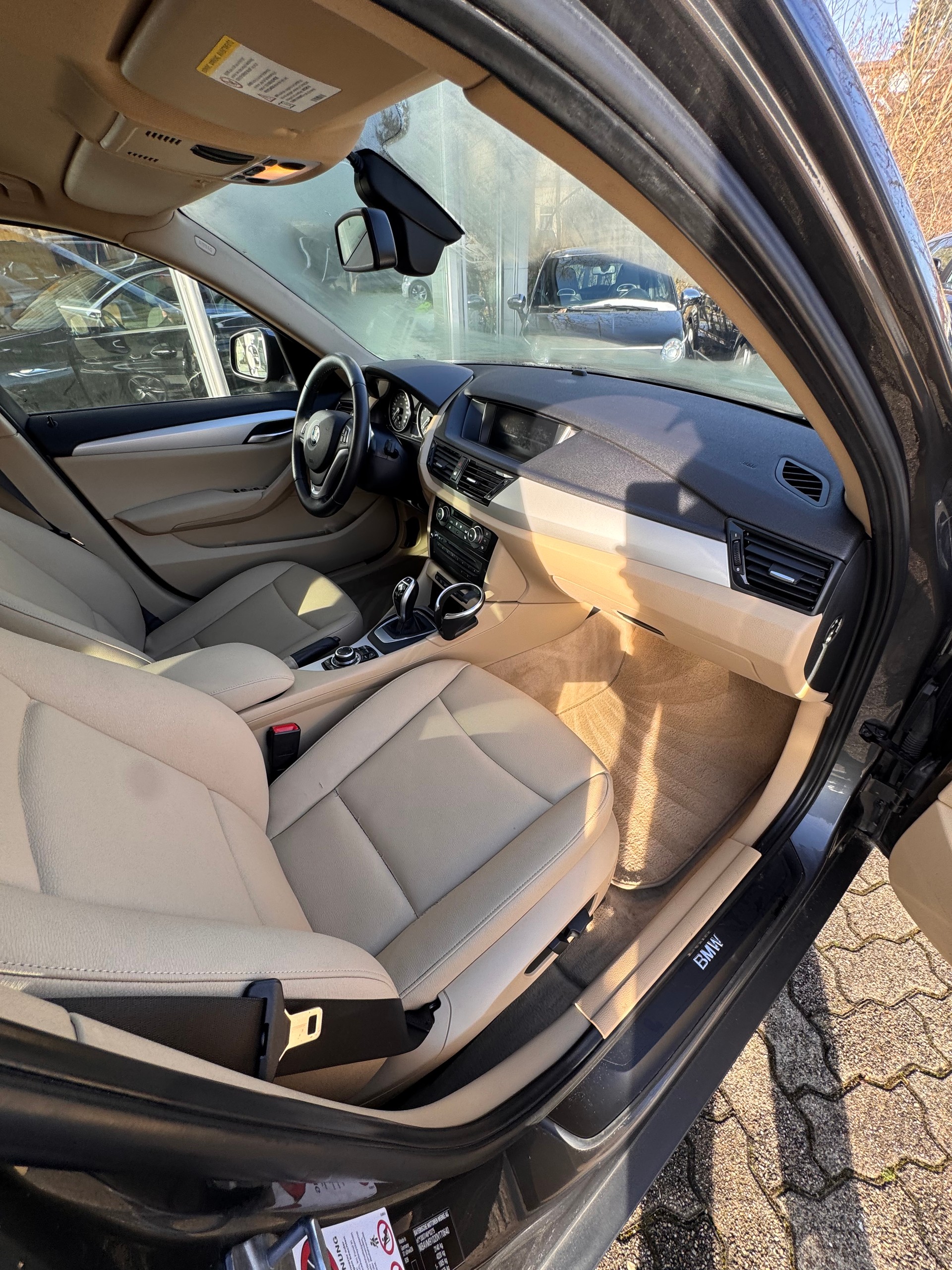 BMW X1 xDrive 20i-image-6