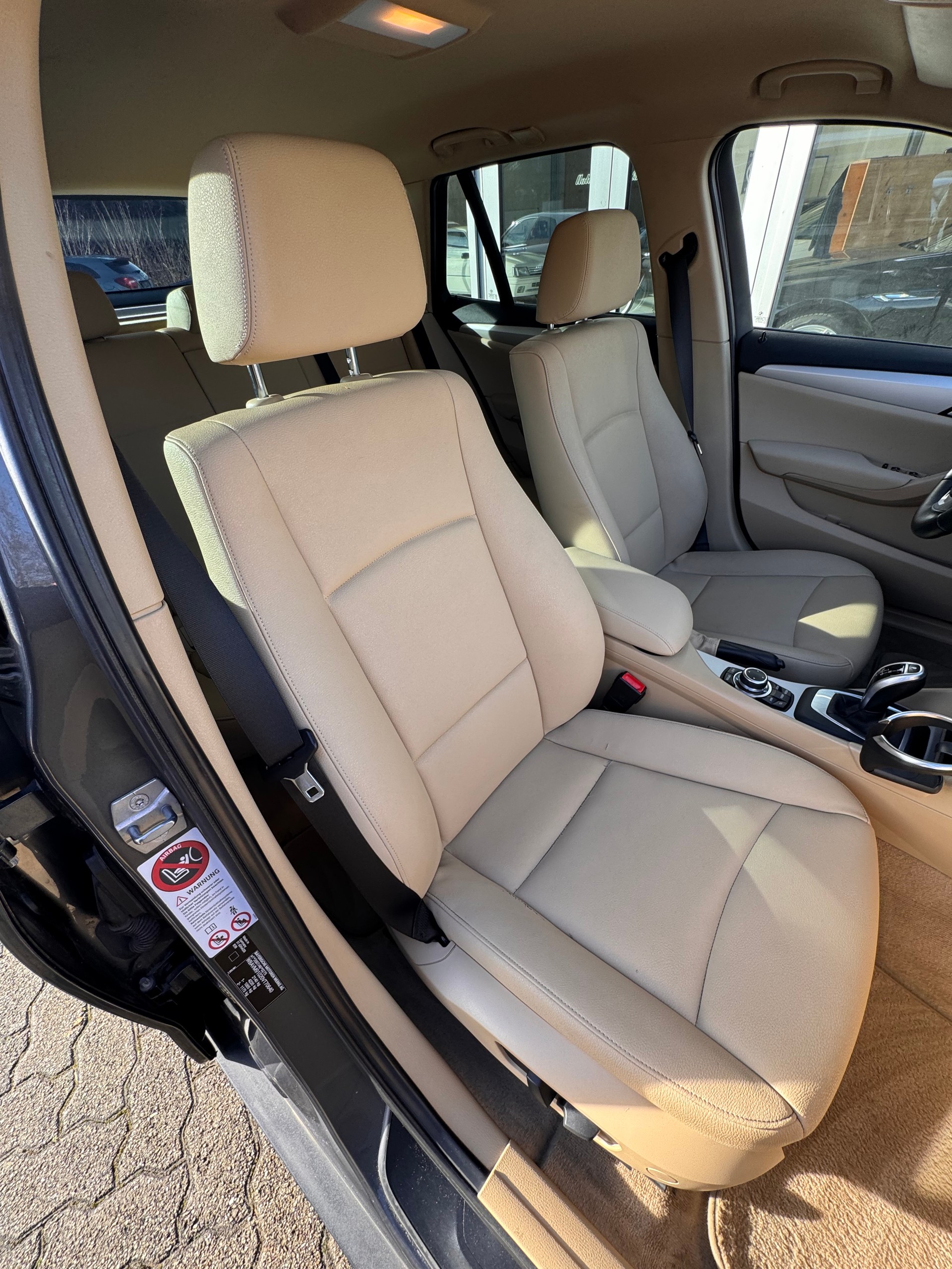 BMW X1 xDrive 20i-image-7