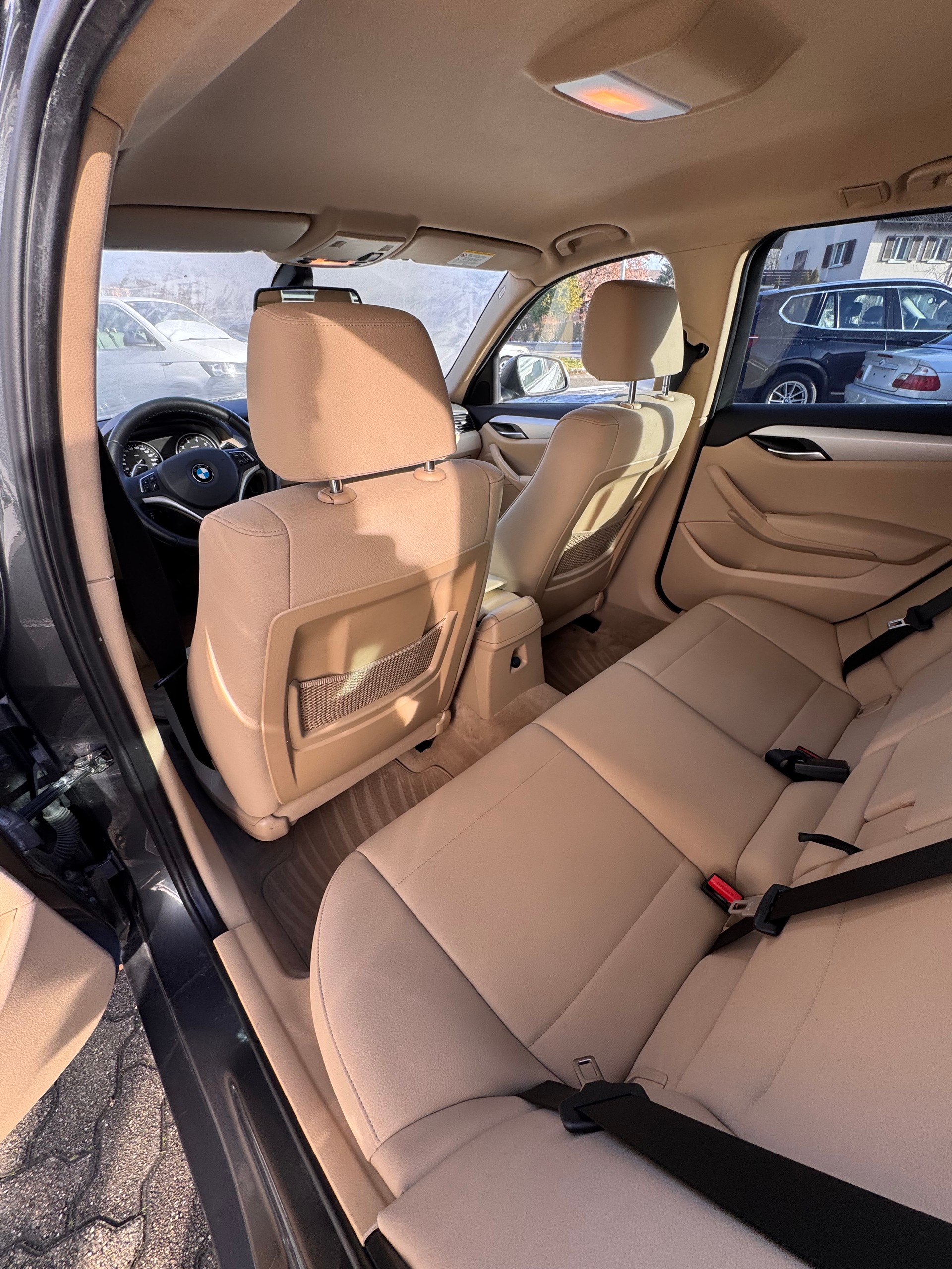 BMW X1 xDrive 20i-image-10