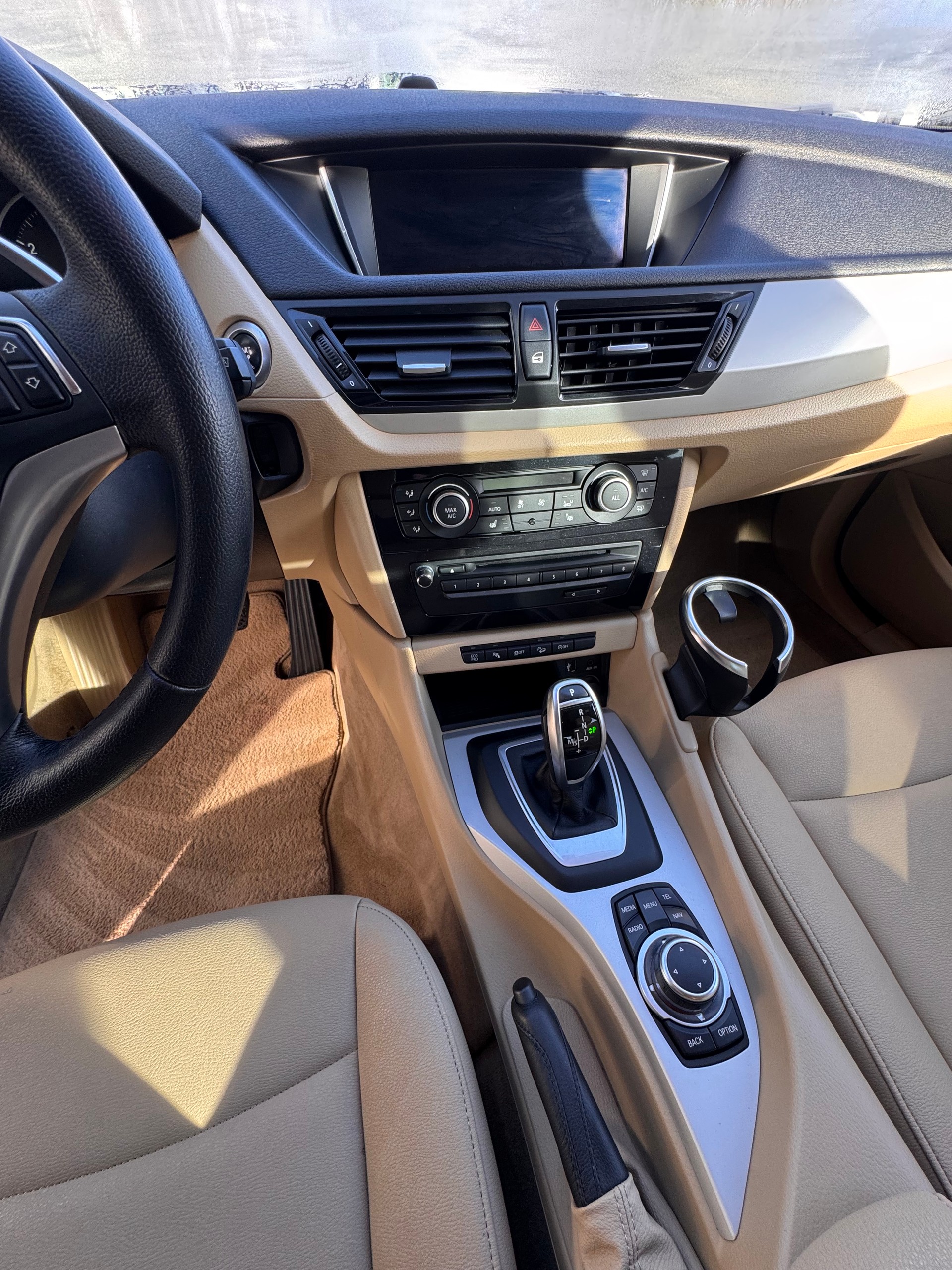 BMW X1 xDrive 20i-image-14