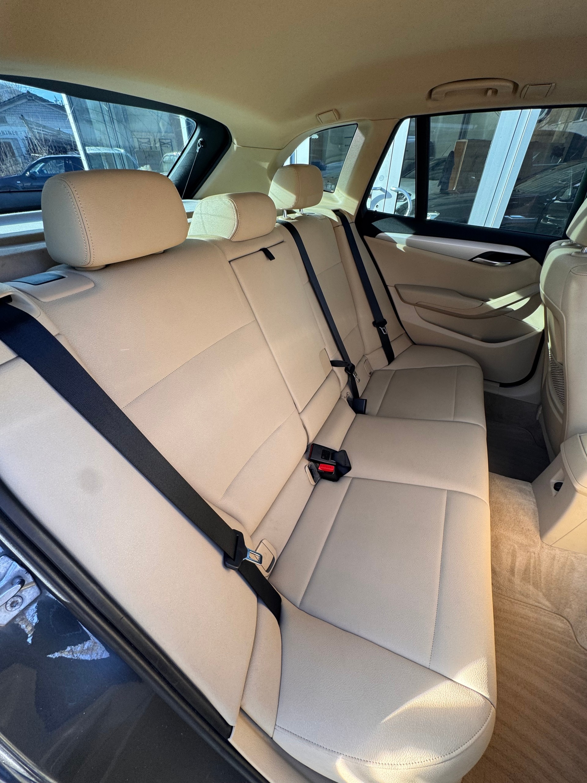 BMW X1 xDrive 20i-image-8