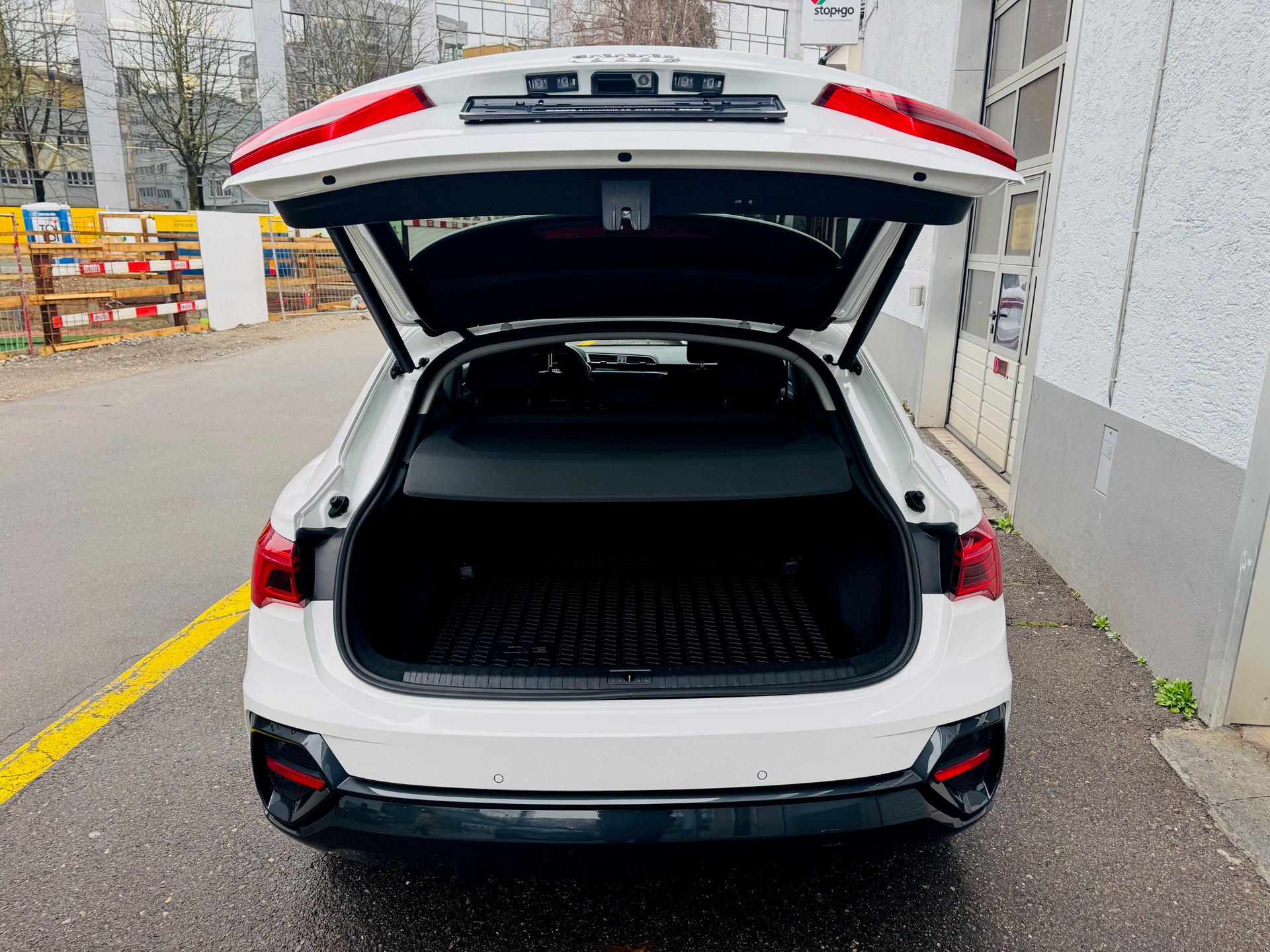AUDI Q3 Sportback 35 TFSI Attraction S-tronic-image-9