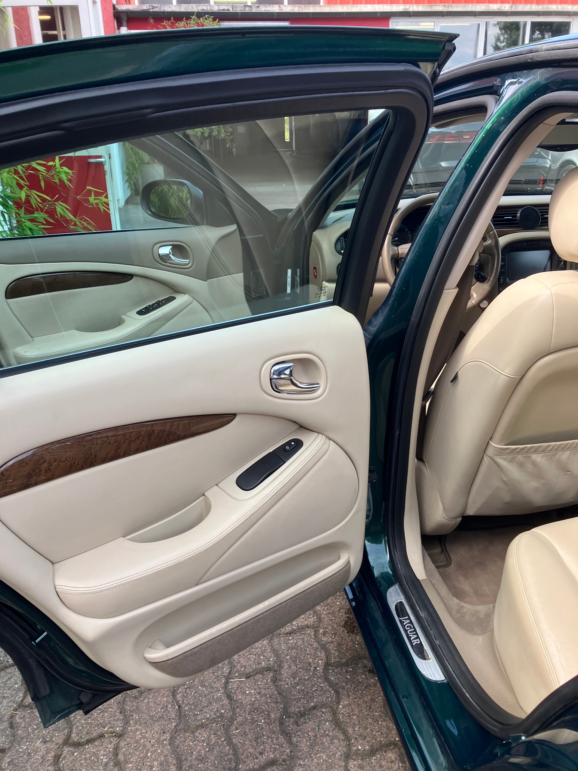 JAGUAR S-Type 4.2 V8 Executive-image-4
