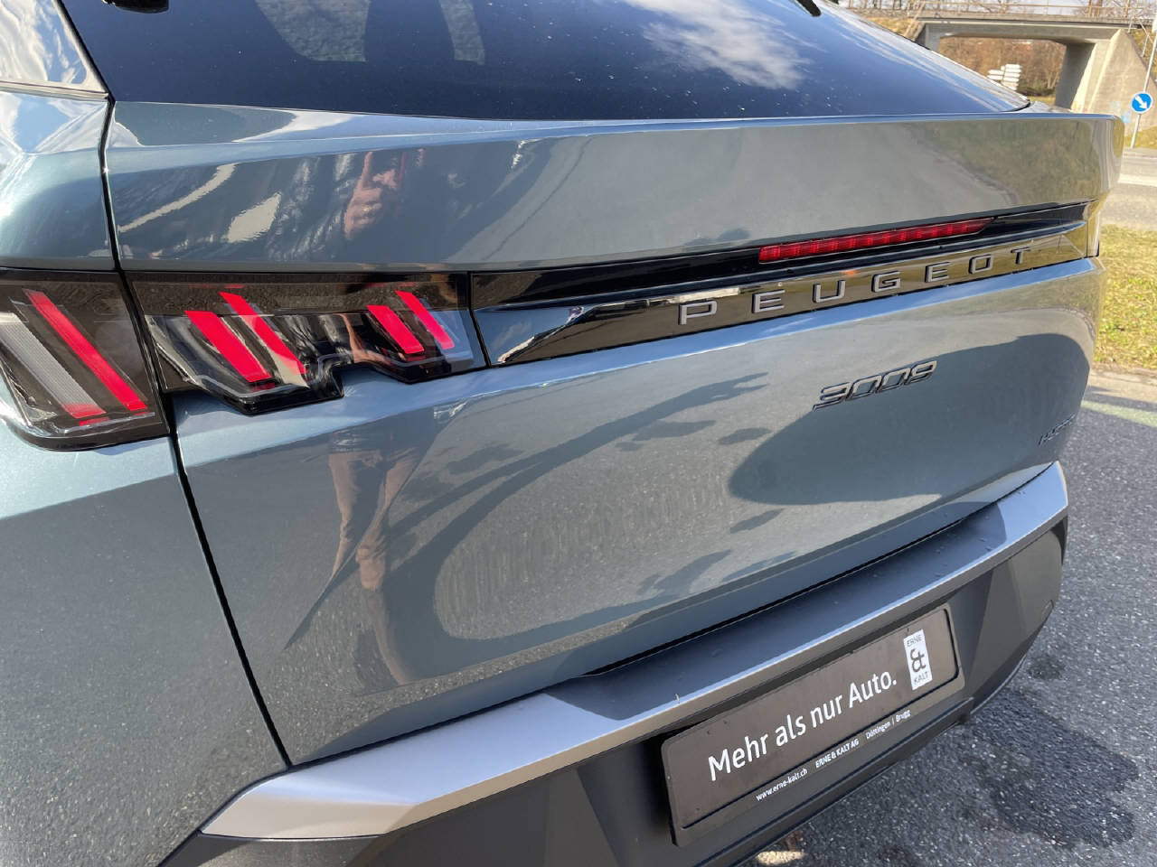 PEUGEOT 3008 1.2 Hybrid Allure-image-13