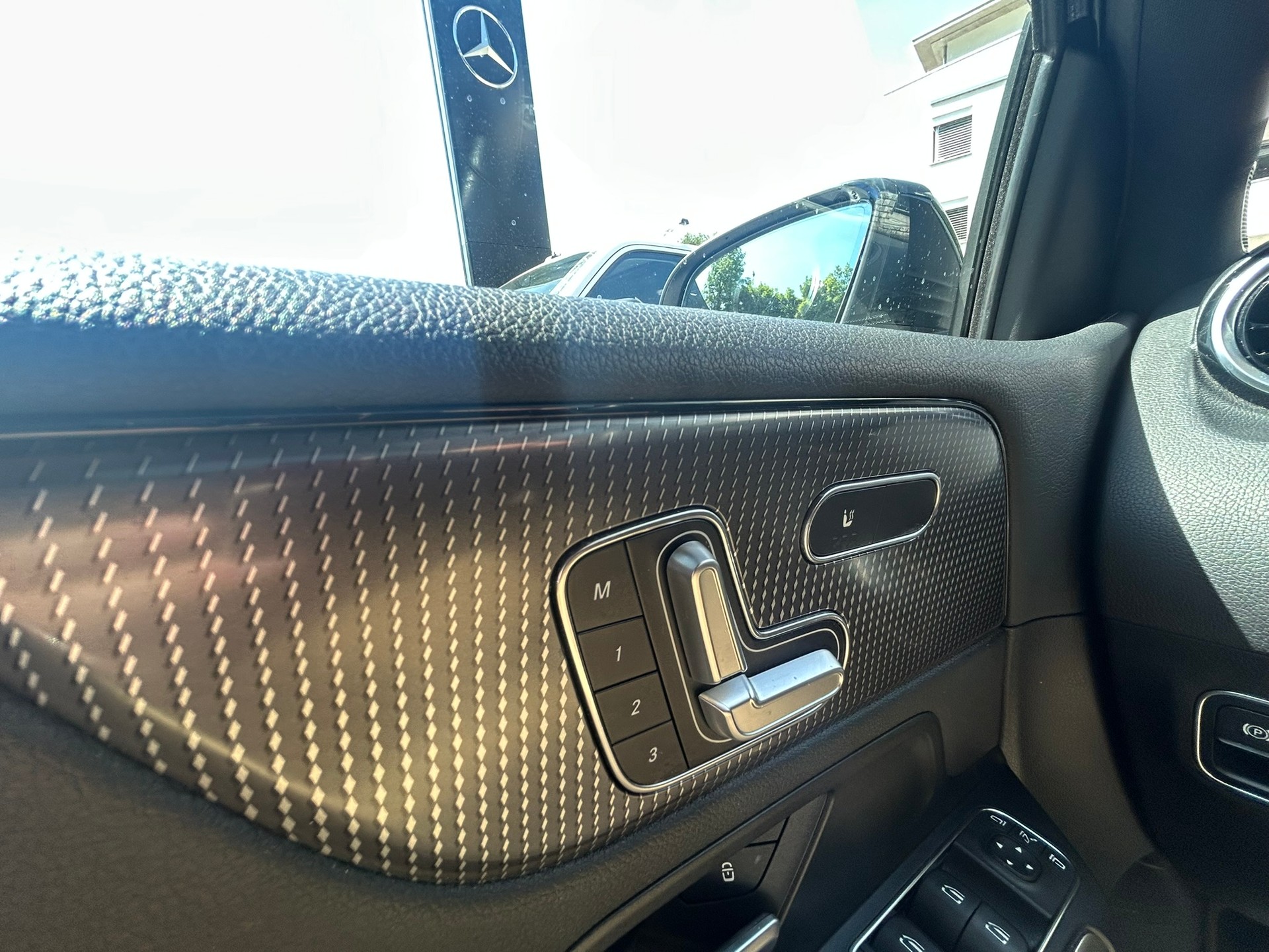 MERCEDES-BENZ B 180 Progressive 7G-DCT-image-11