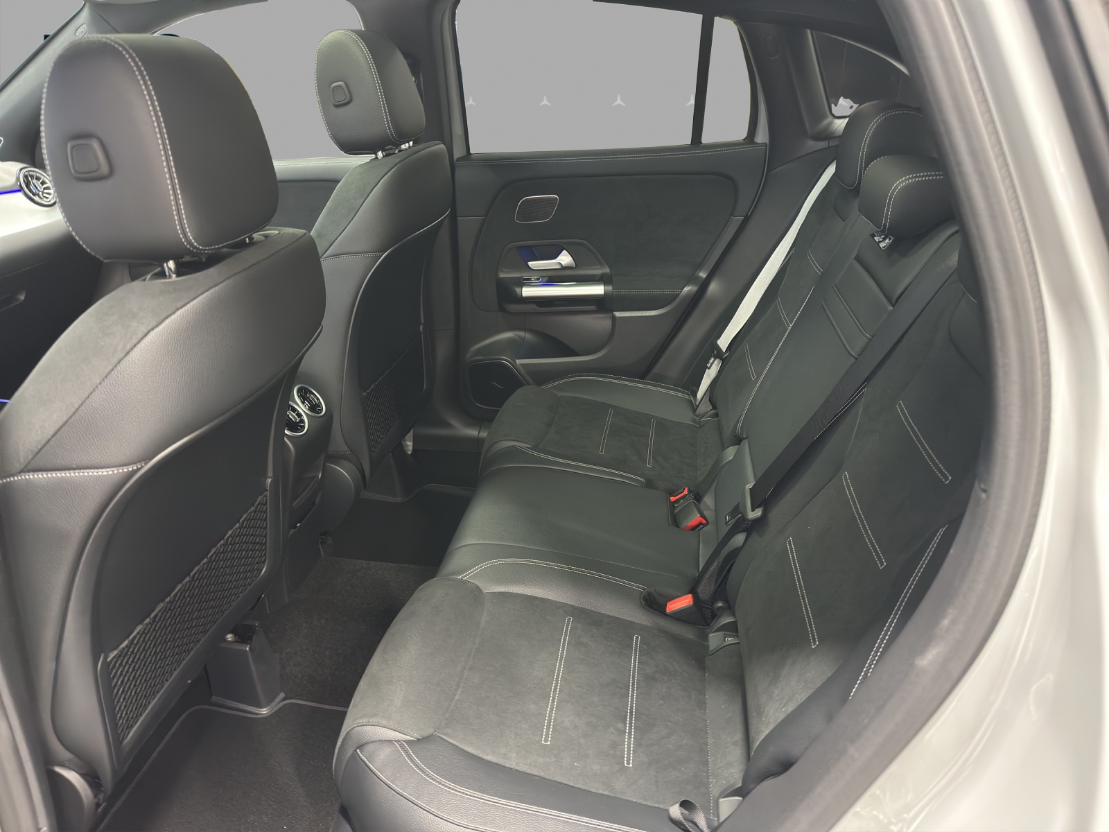 MERCEDES-BENZ GLA 200 Night Star 7G-DCT-image-13