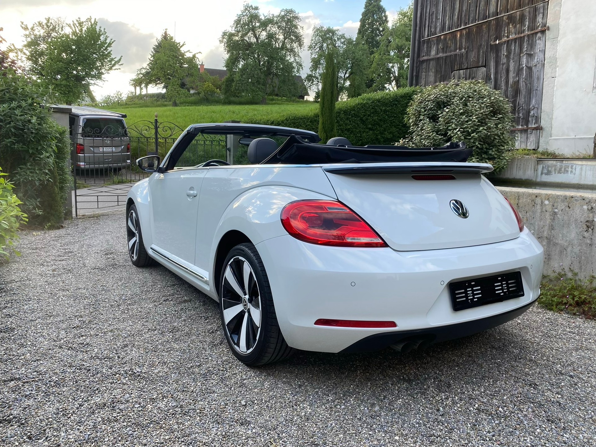 VW VW Beetle Cabrio 1.4 TSI Sport - frisch ab Service & MFK - Leder-image-2