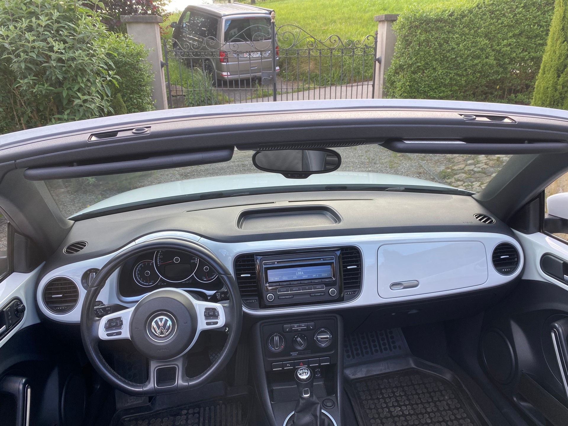 VW VW Beetle Cabrio 1.4 TSI Sport - frisch ab Service & MFK - Leder-image-7