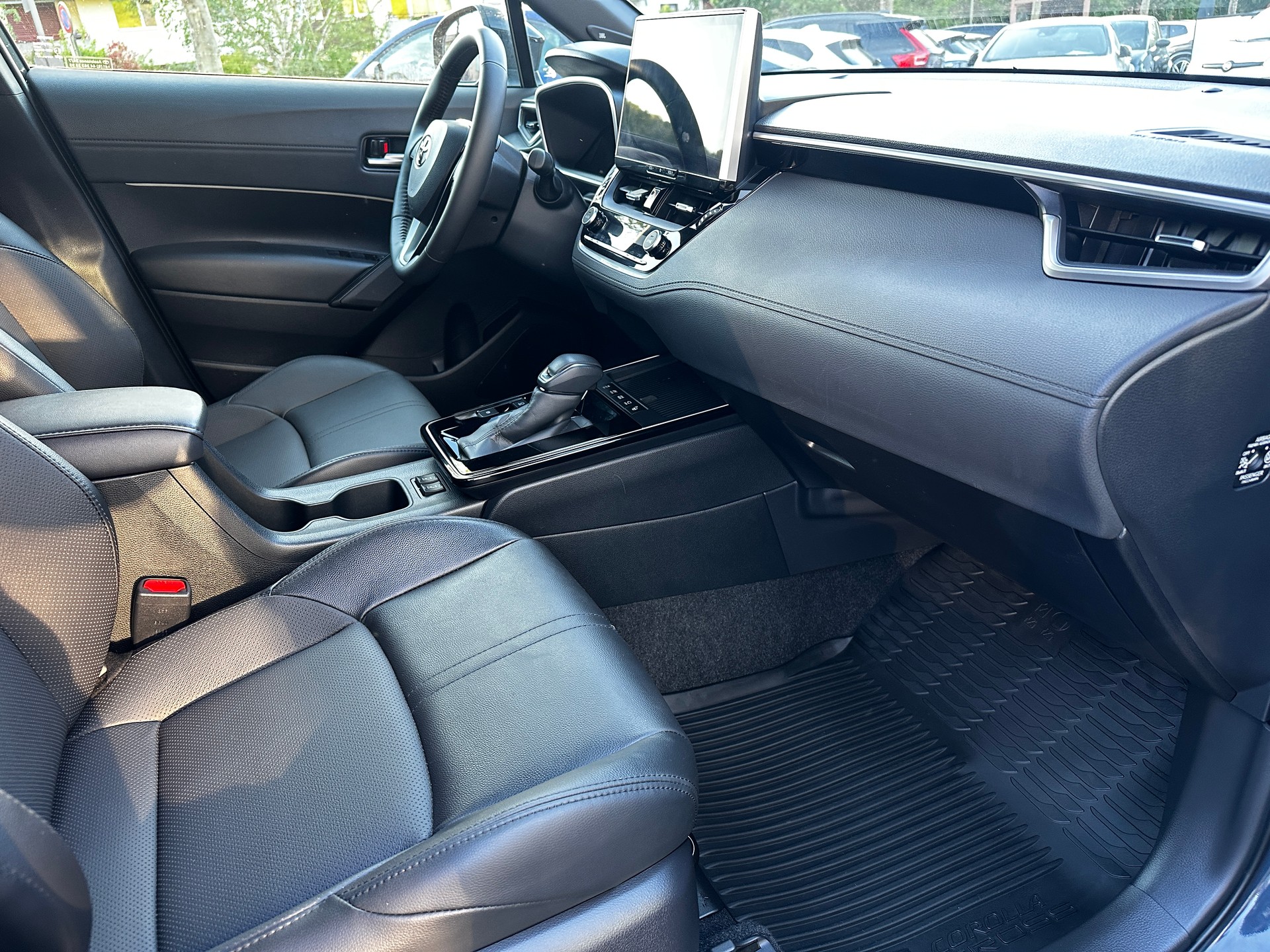 TOYOTA Corolla Cross 2.0 Premium e-CVT AWD-image-19