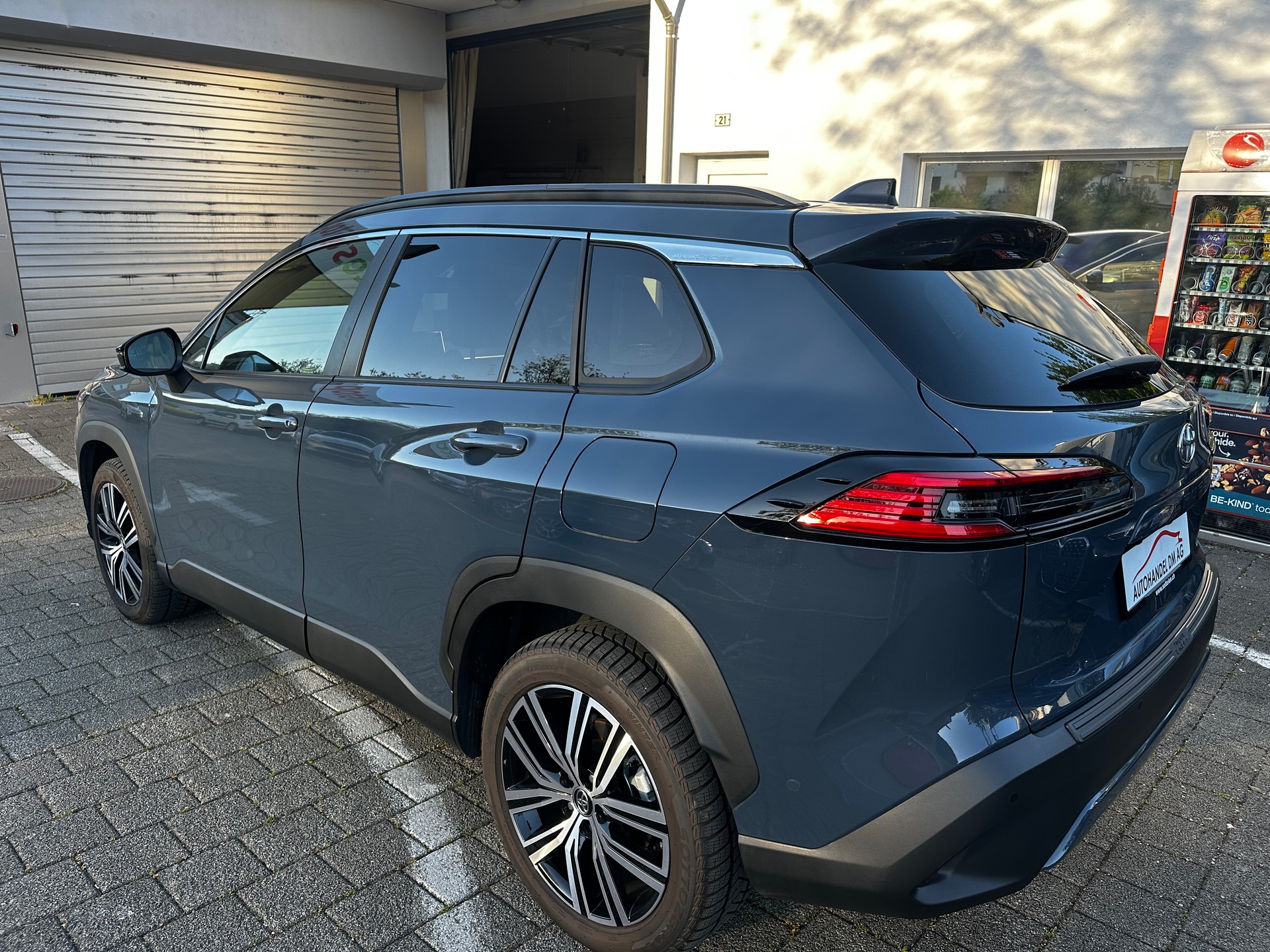 TOYOTA Corolla Cross 2.0 Premium e-CVT AWD-showroom-element-3