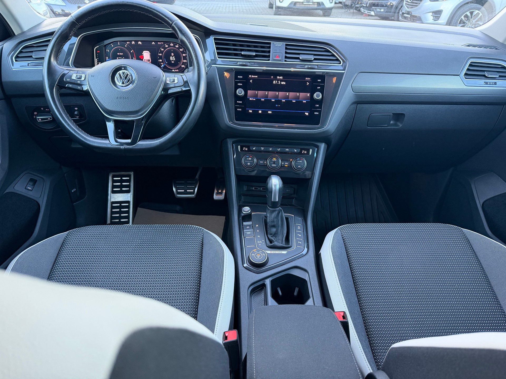 VW Tiguan 2.0TSI Offroad 4Motion DSG-image-9