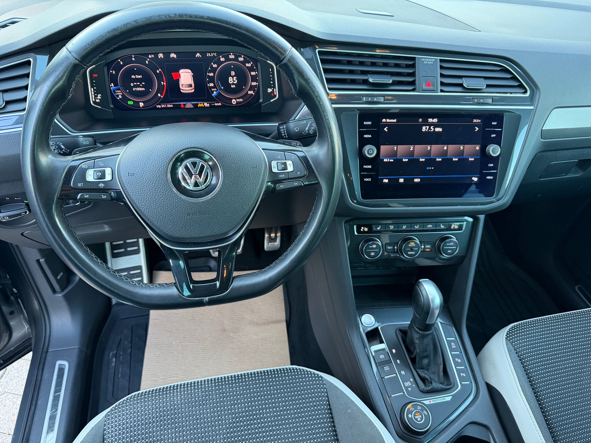 VW Tiguan 2.0TSI Offroad 4Motion DSG-image-10
