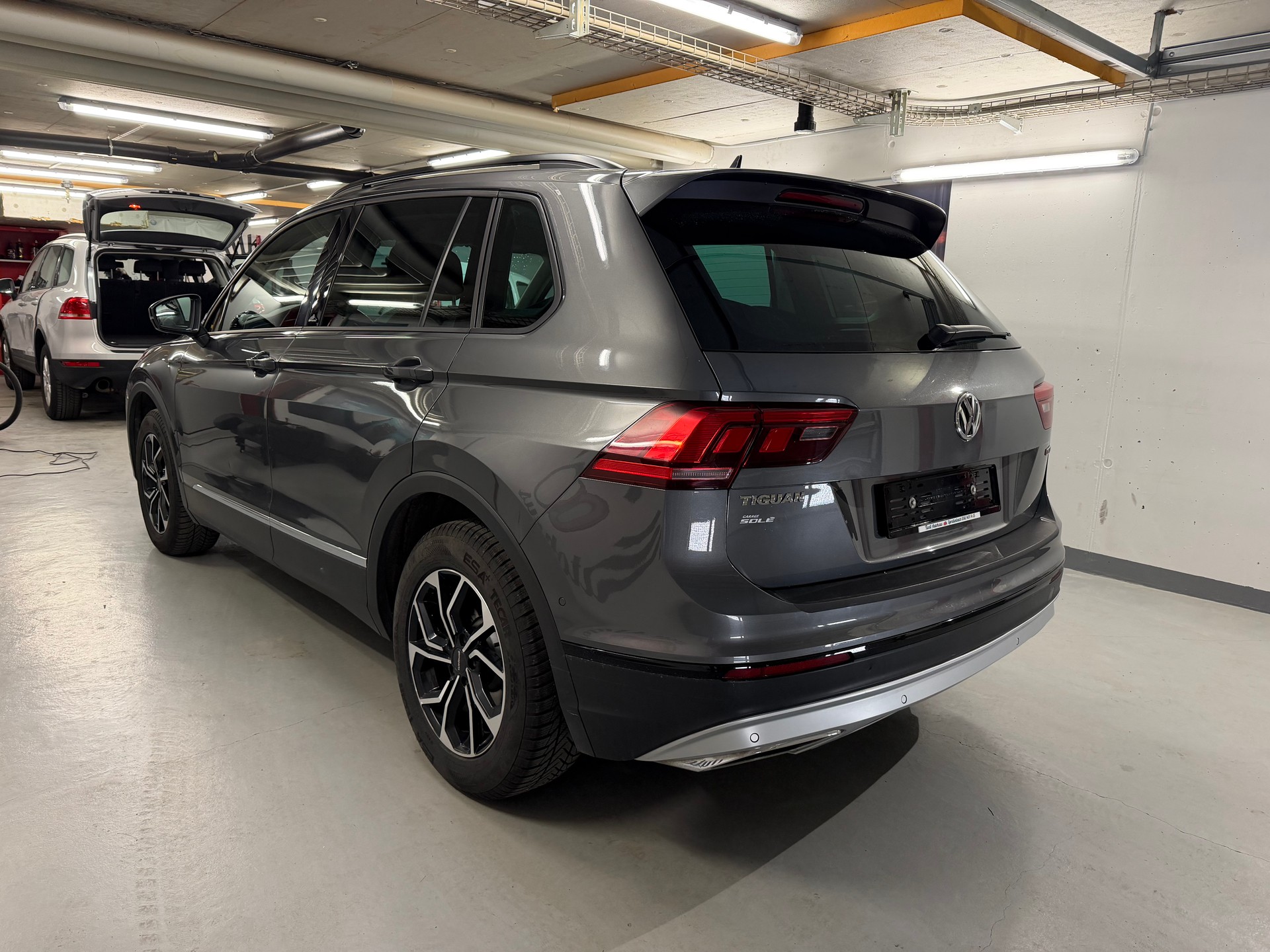VW Tiguan 2.0TSI Offroad 4Motion DSG-image-4
