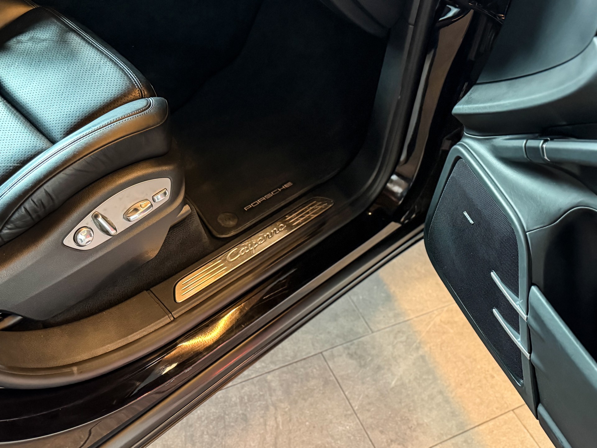 PORSCHE Cayenne Diesel Platinum Edition-image-11