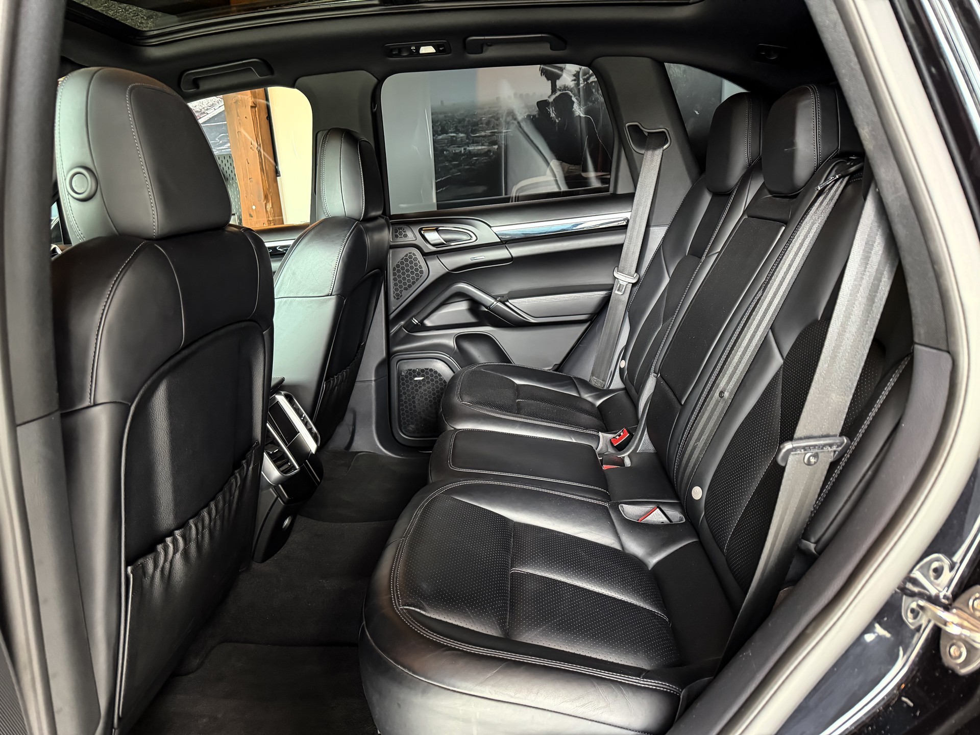PORSCHE Cayenne Diesel Platinum Edition-image-12