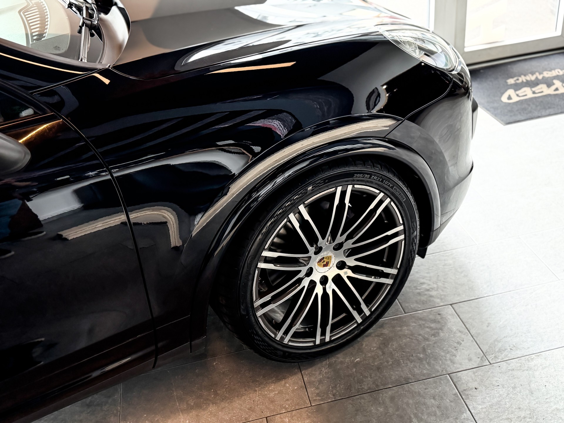 PORSCHE Cayenne Diesel Platinum Edition-image-3