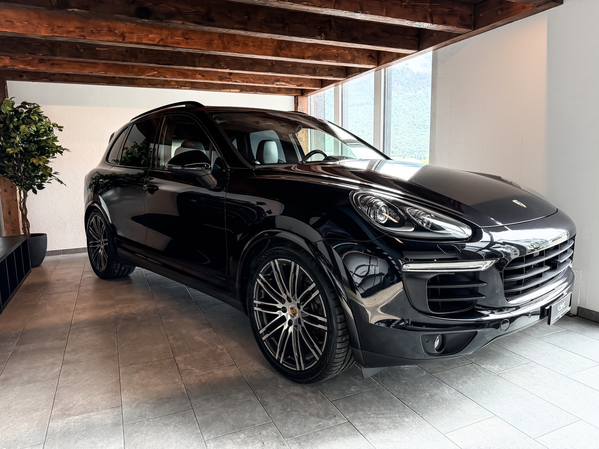 PORSCHE Cayenne Diesel Platinum Edition-image-2