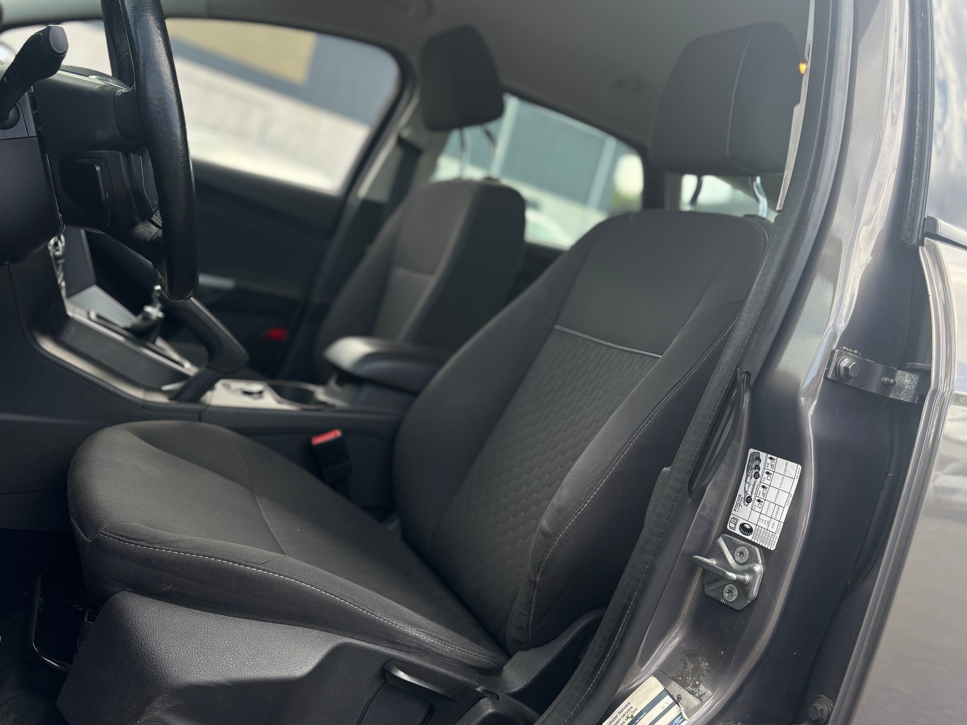 FORD Focus 1.0 SCTi Titanium-image-8