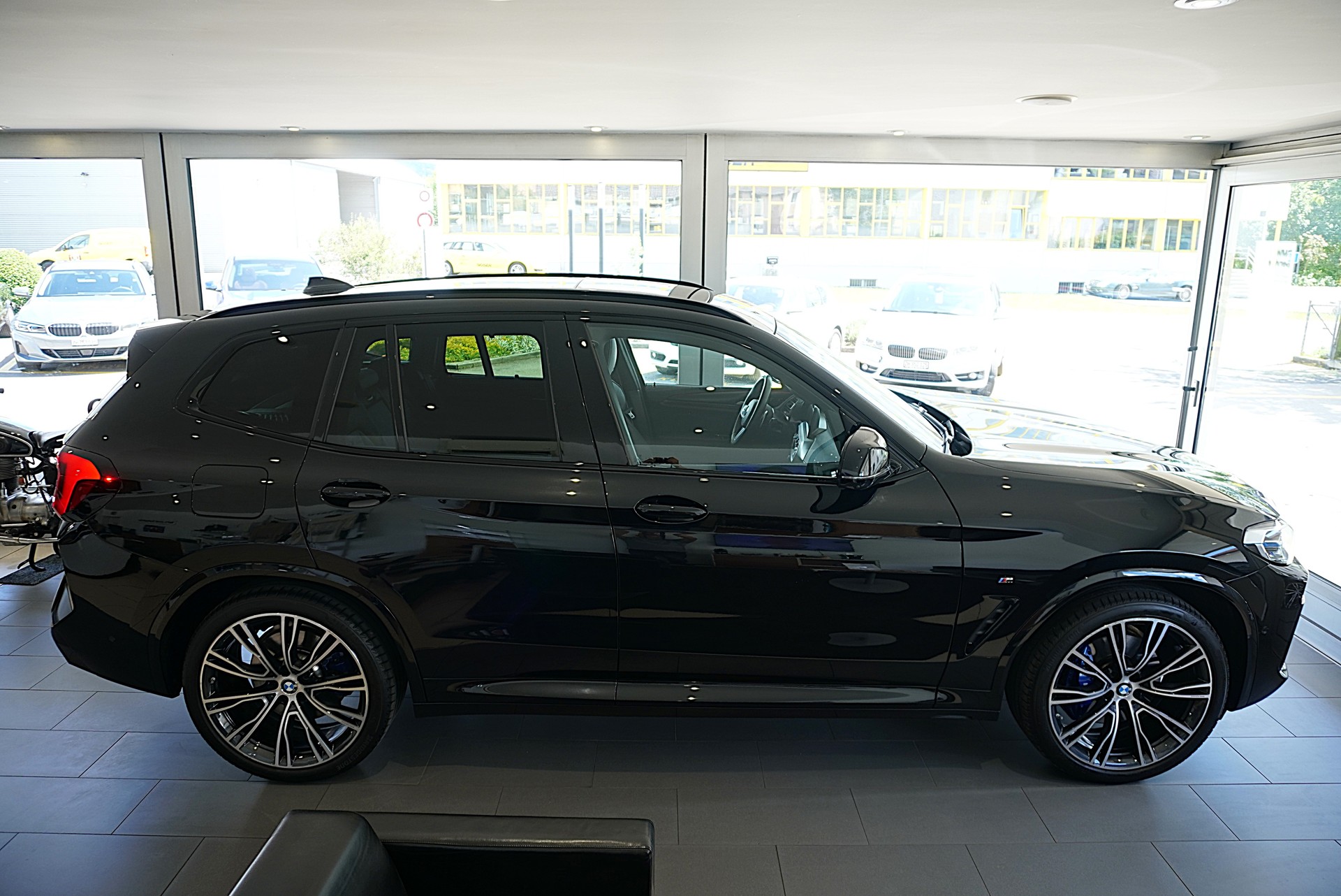 BMW X3 M40i-showroom-element-3