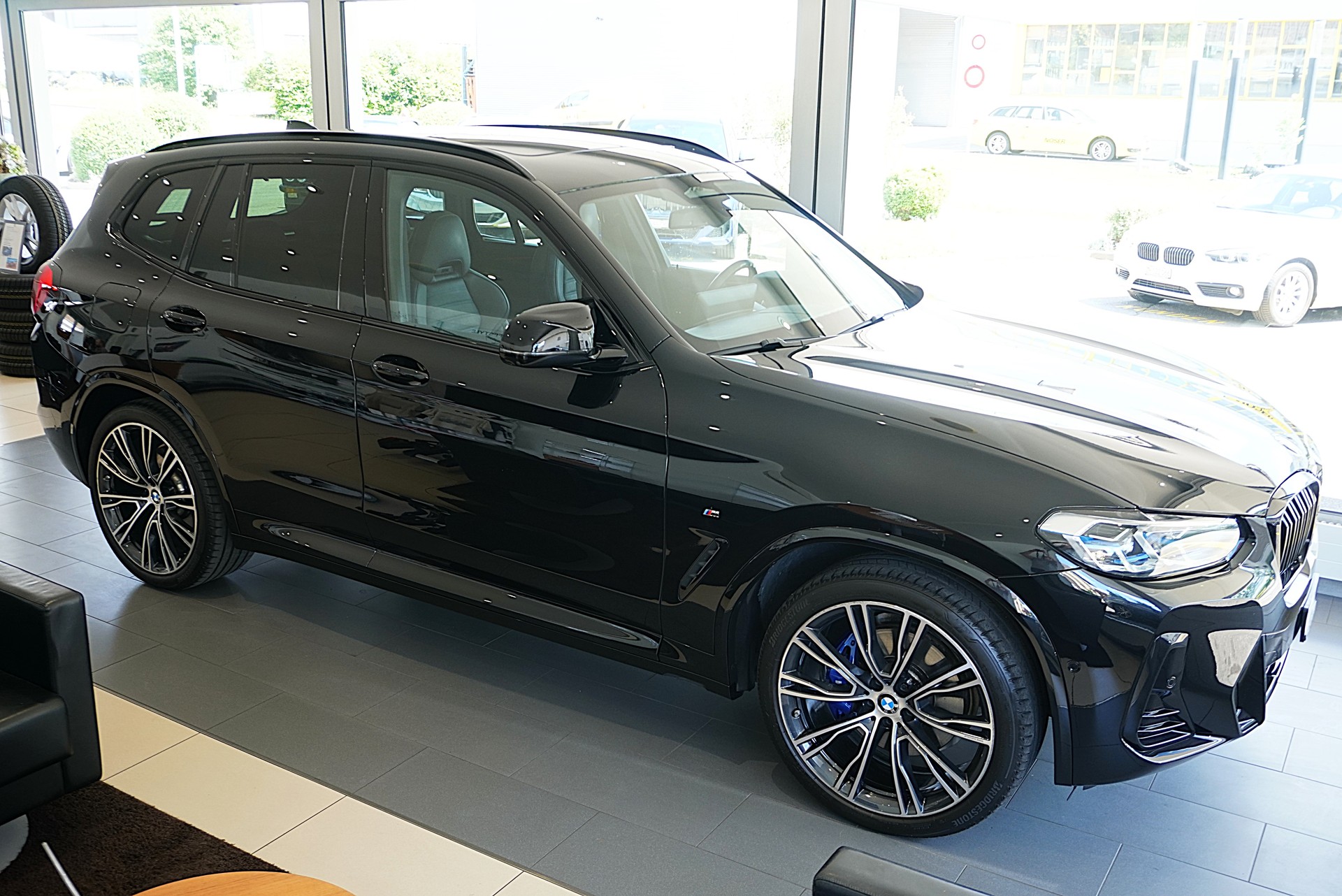 BMW X3 M40i-showroom-element-2