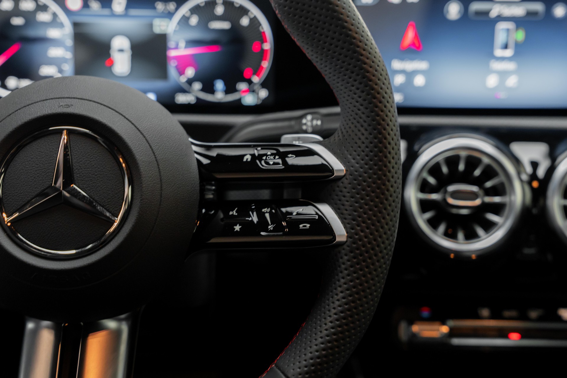 MERCEDES-BENZ A 220 d 8G-DCT-image-15