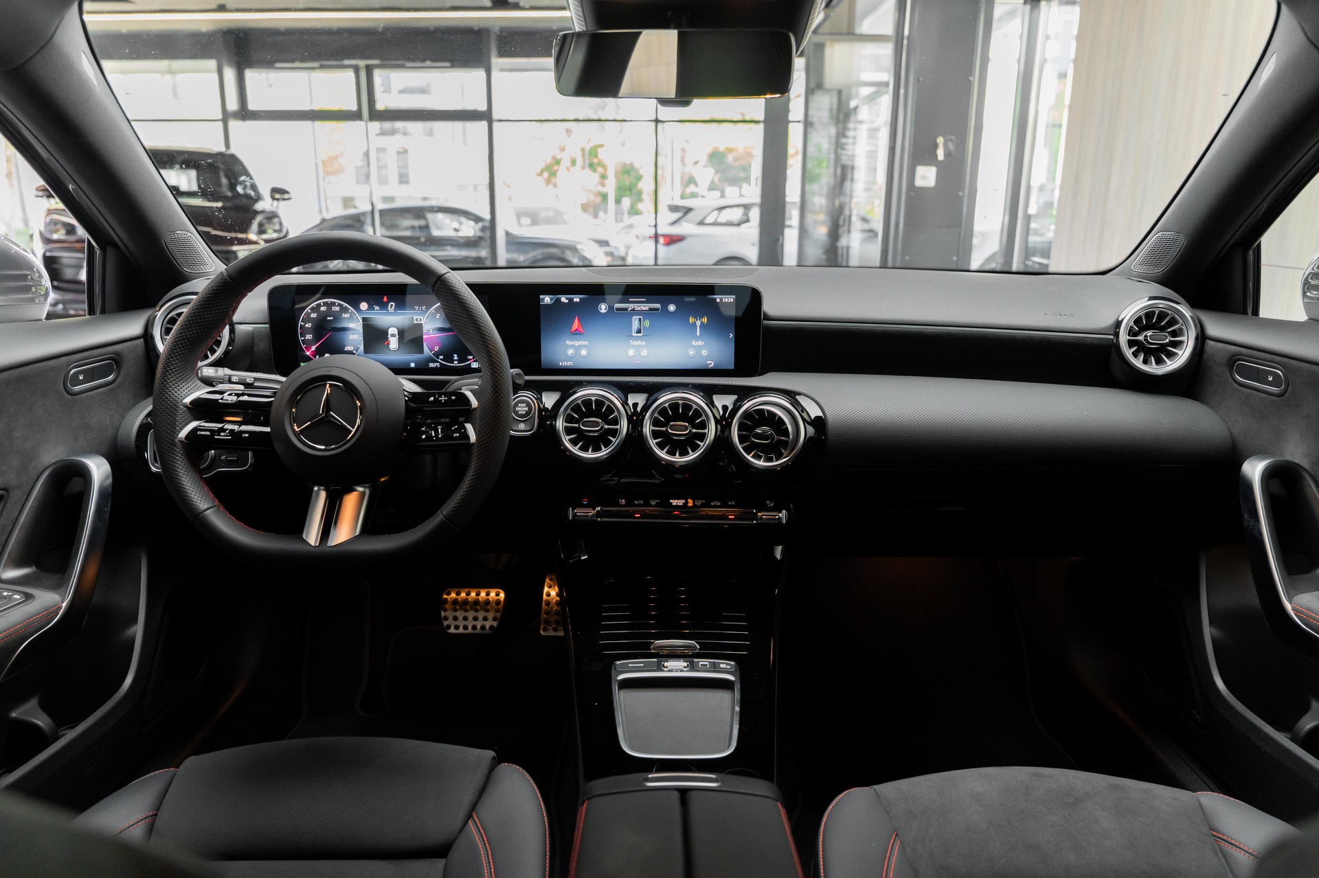 MERCEDES-BENZ A 220 d 8G-DCT-image-2
