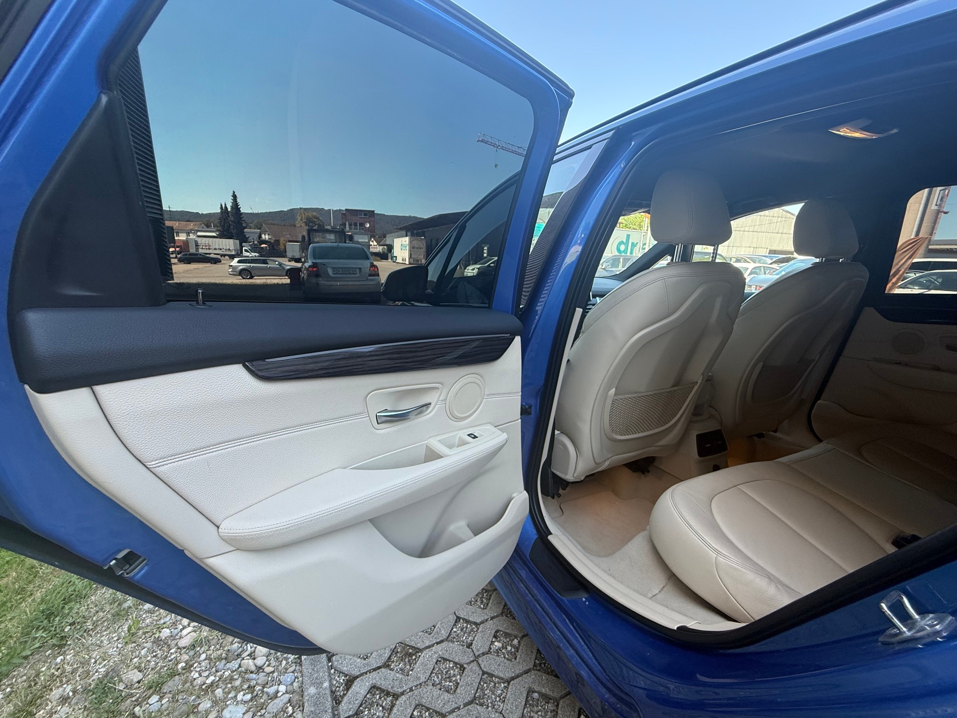 BMW 225i xDrive Active Tourer M Sport Steptronic-image-14