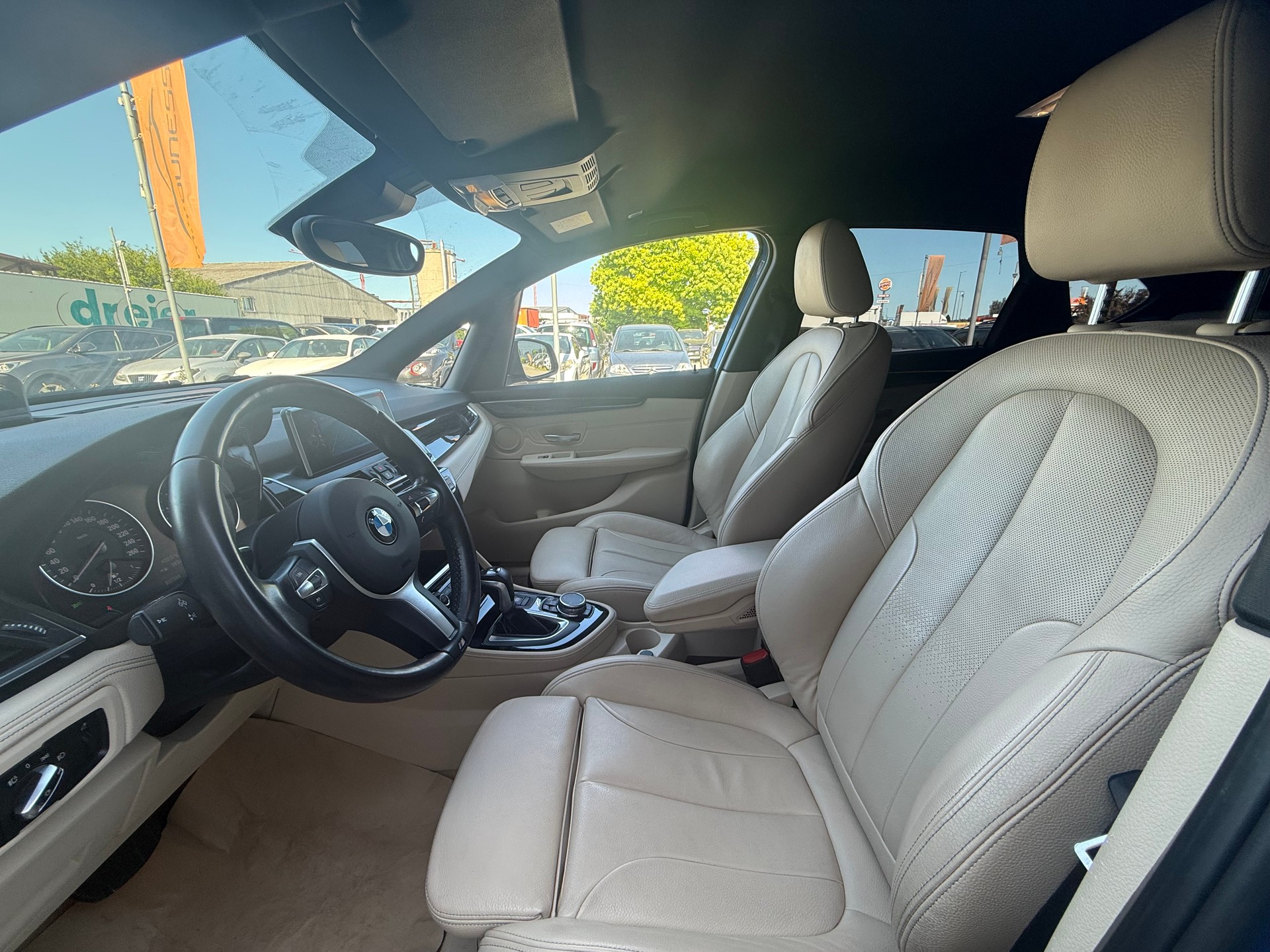 BMW 225i xDrive Active Tourer M Sport Steptronic-image-9