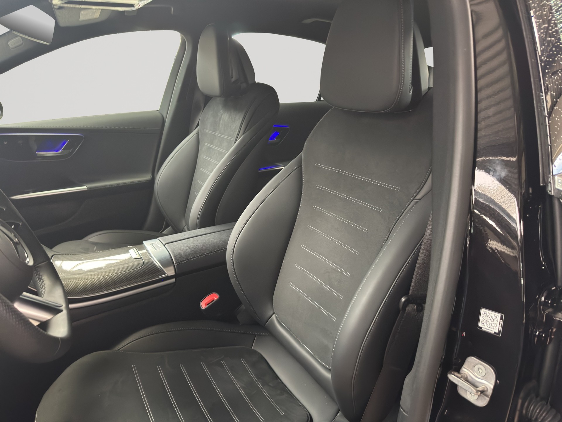 MERCEDES-BENZ C 300 d AMG Line-image-5