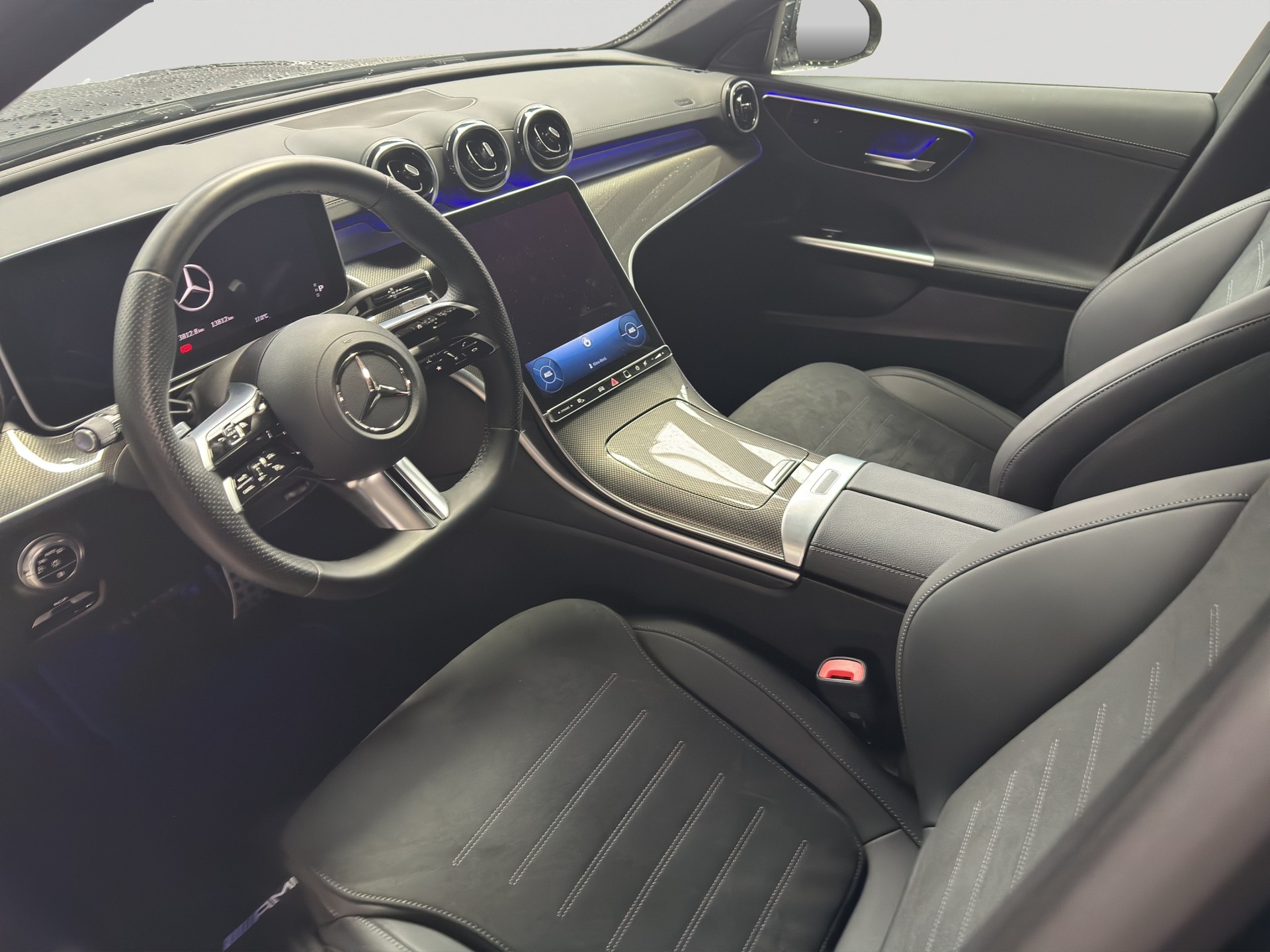 MERCEDES-BENZ C 300 d AMG Line-image-6