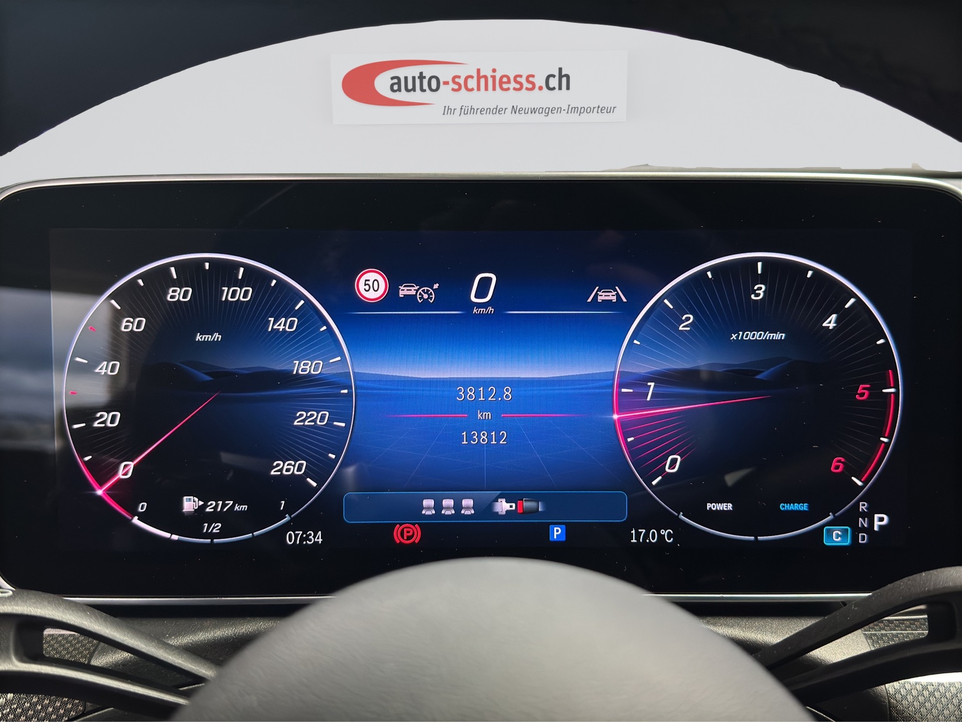 MERCEDES-BENZ C 300 d AMG Line-image-9