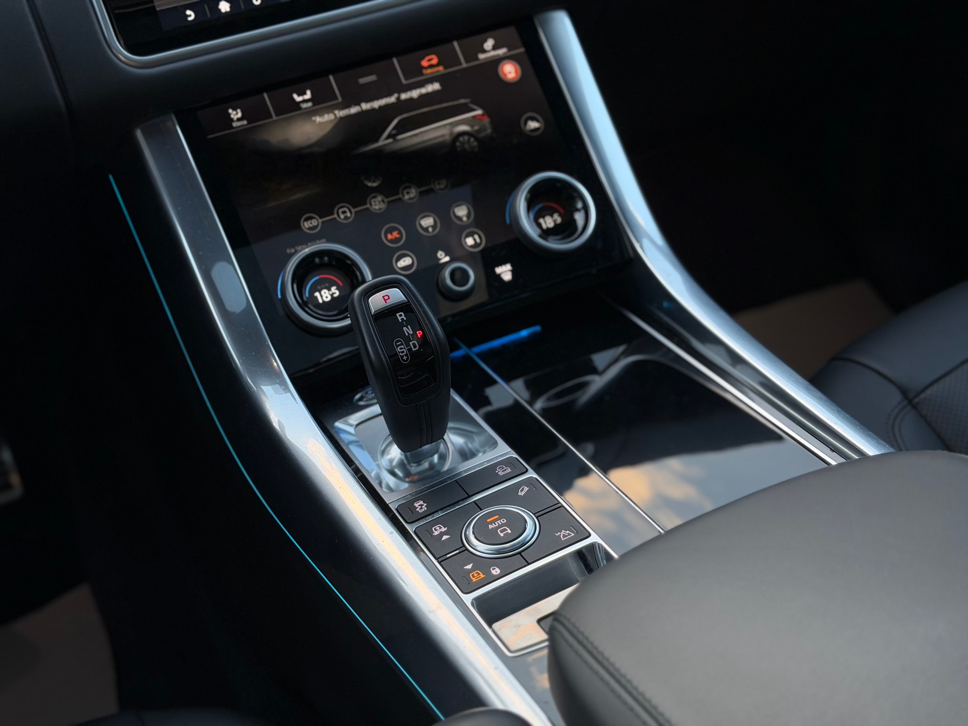 LAND ROVER Range Rover Sport 3.0 SDV6 HSE Dynamic Automatic-image-16