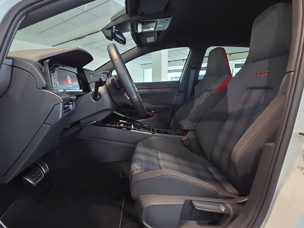 VW Golf VIII 2.0 TSI GTI DSG-image-6