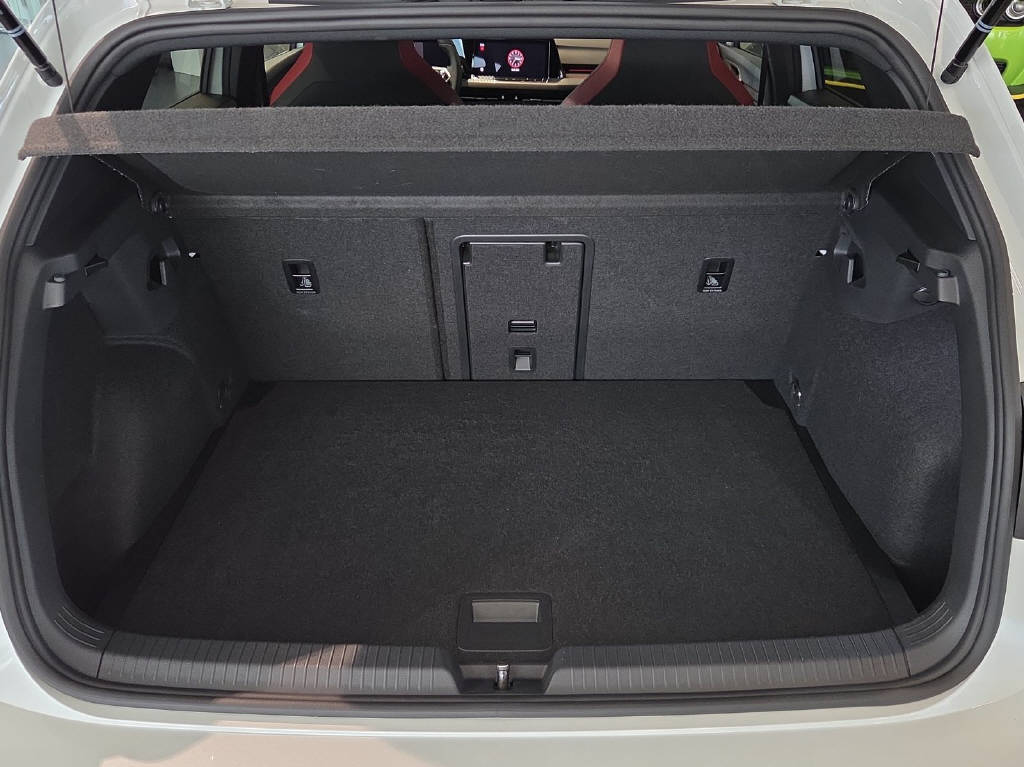 VW Golf VIII 2.0 TSI GTI DSG-image-4