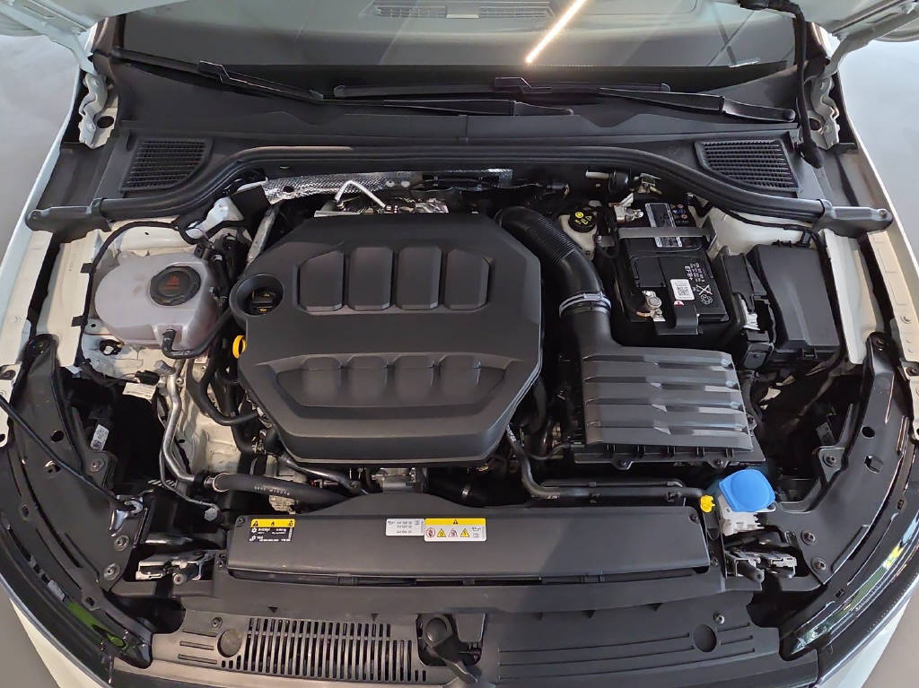 VW Golf VIII 2.0 TSI GTI DSG-image-12
