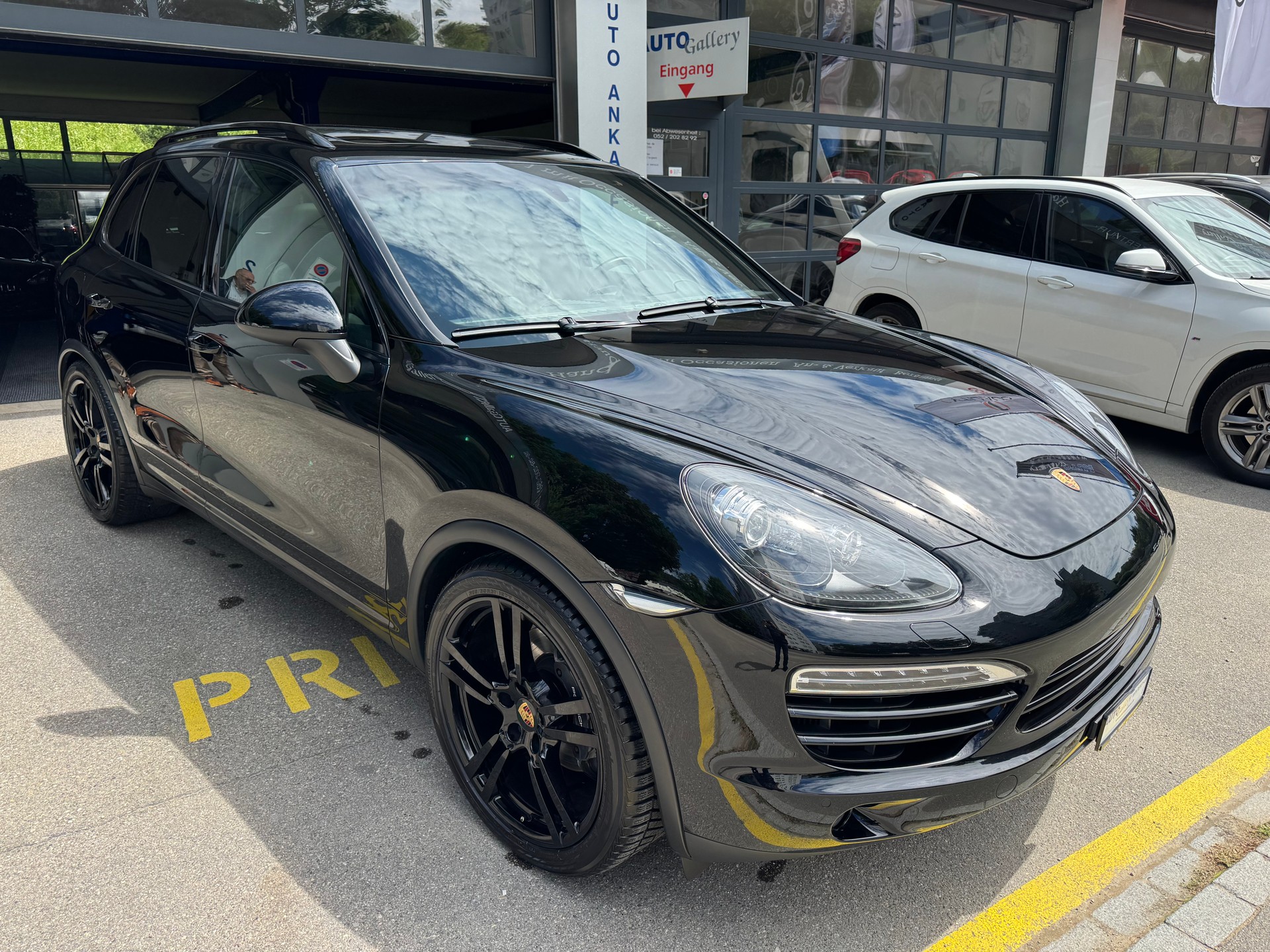 PORSCHE Cayenne Diesel ** ALL BLACK **-image-1