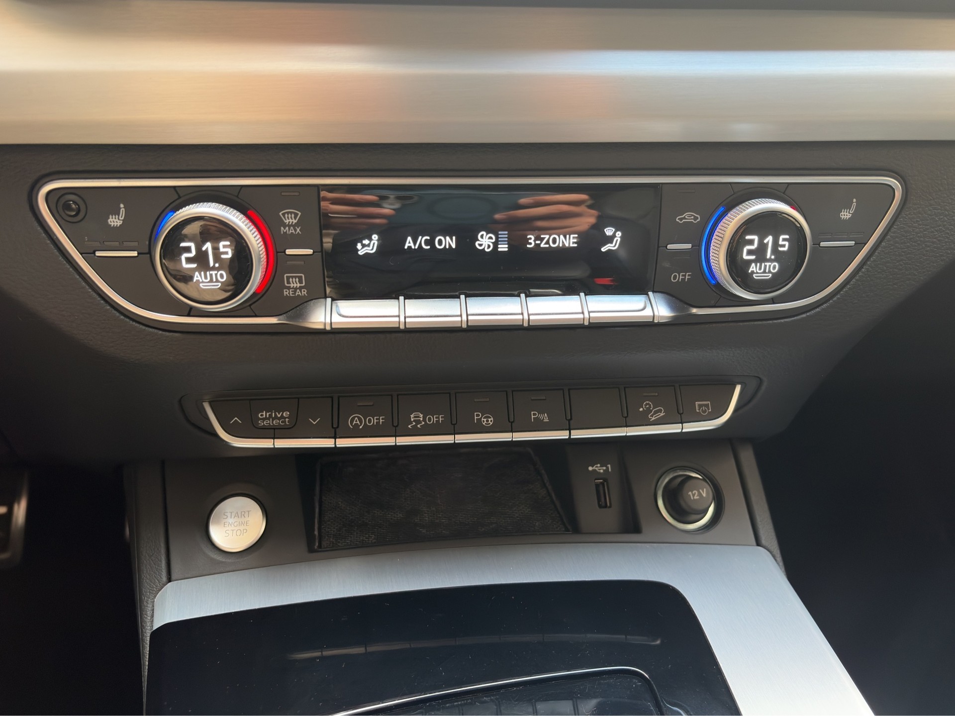 AUDI Q5 Sportback 40 TDI Blackedition quattro S-tronic-image-21