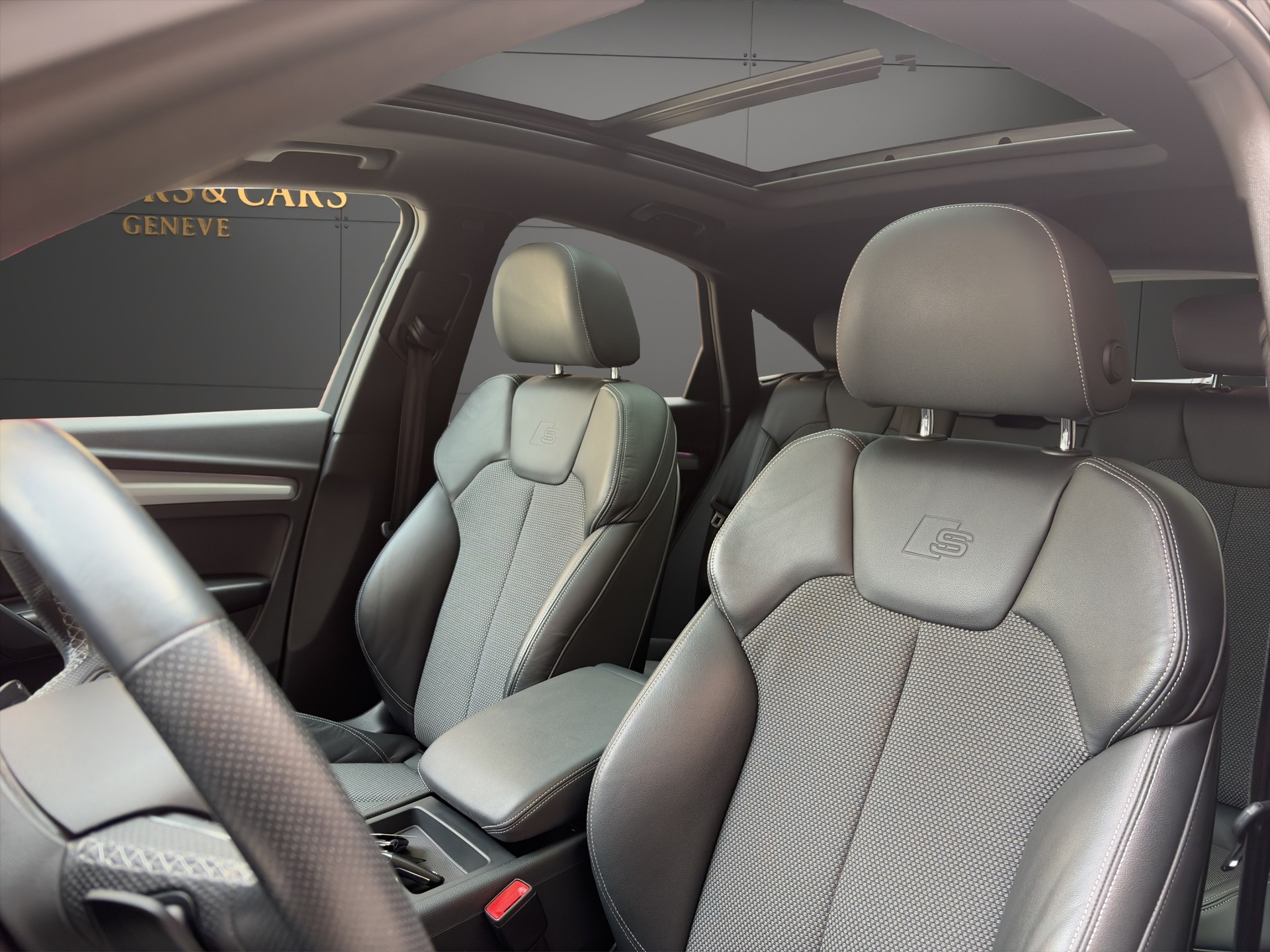 AUDI Q5 Sportback 40 TDI Blackedition quattro S-tronic-image-10