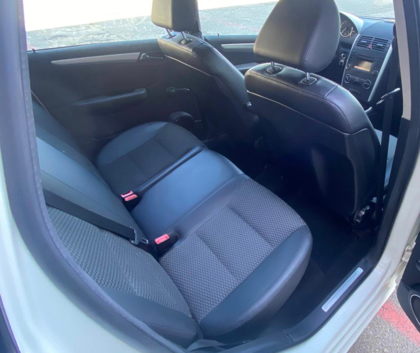 MERCEDES-BENZ A 180 CDI Elégance Autotronic-image-9