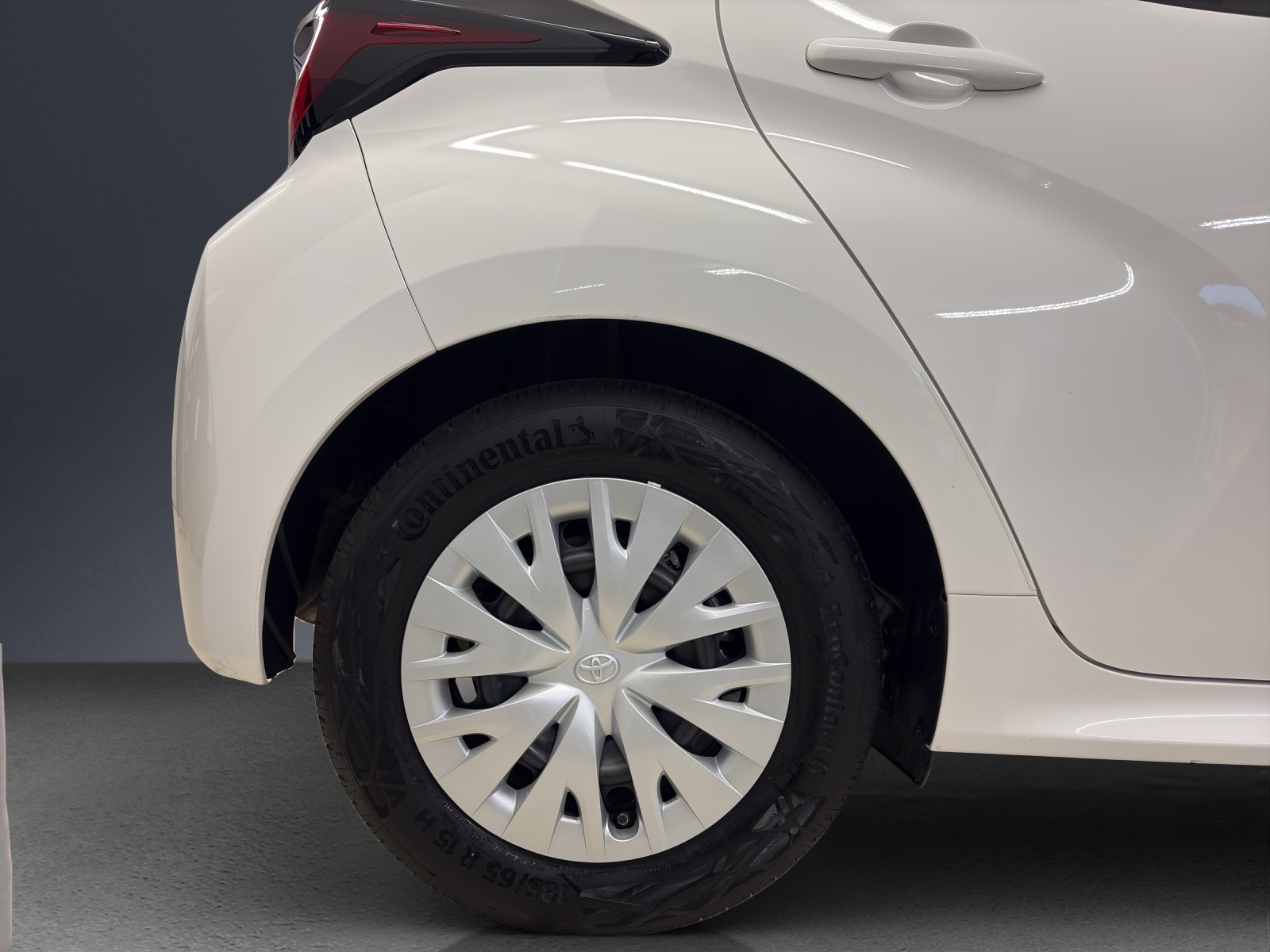 TOYOTA Yaris 1.5 Comfort e-CVT-image-5