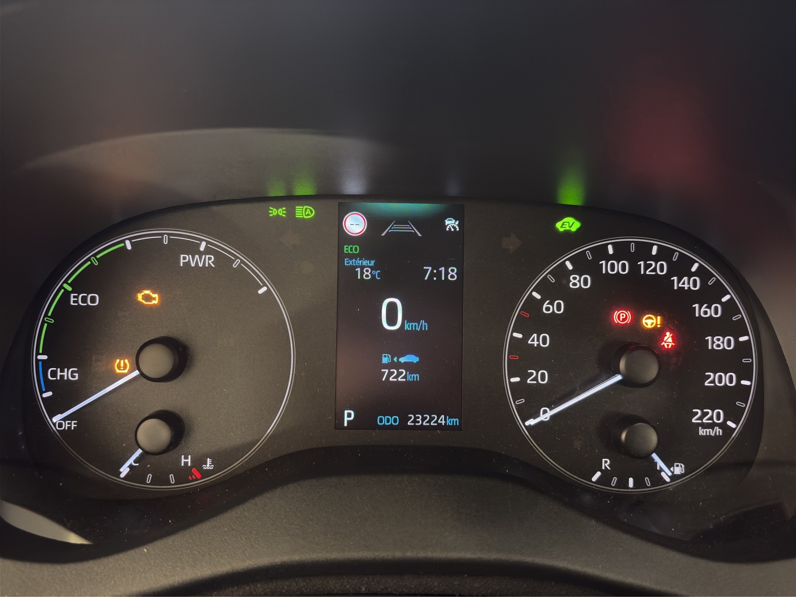TOYOTA Yaris 1.5 Comfort e-CVT-image-13