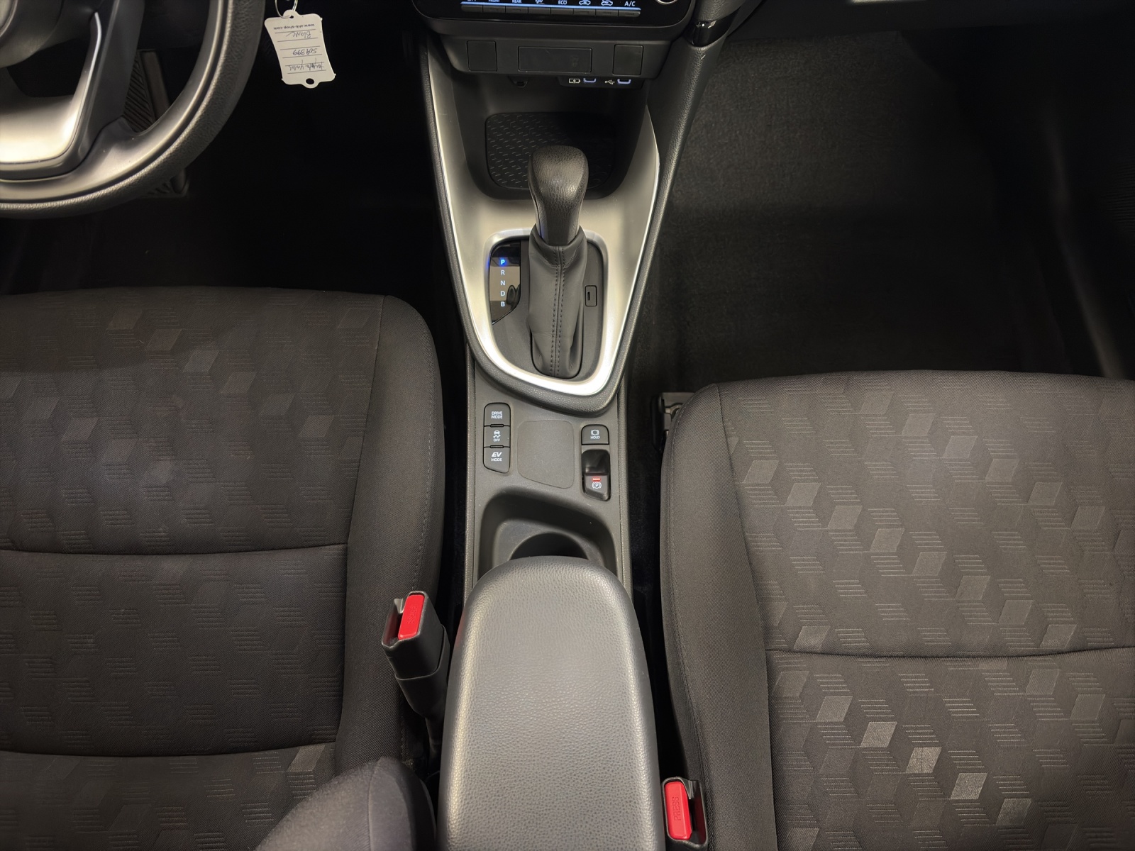 TOYOTA Yaris 1.5 Comfort e-CVT-image-15