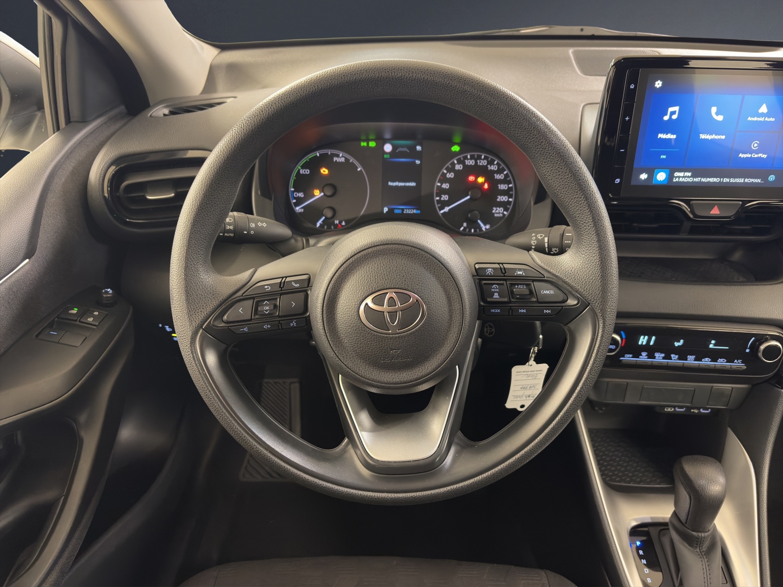 TOYOTA Yaris 1.5 Comfort e-CVT-image-12
