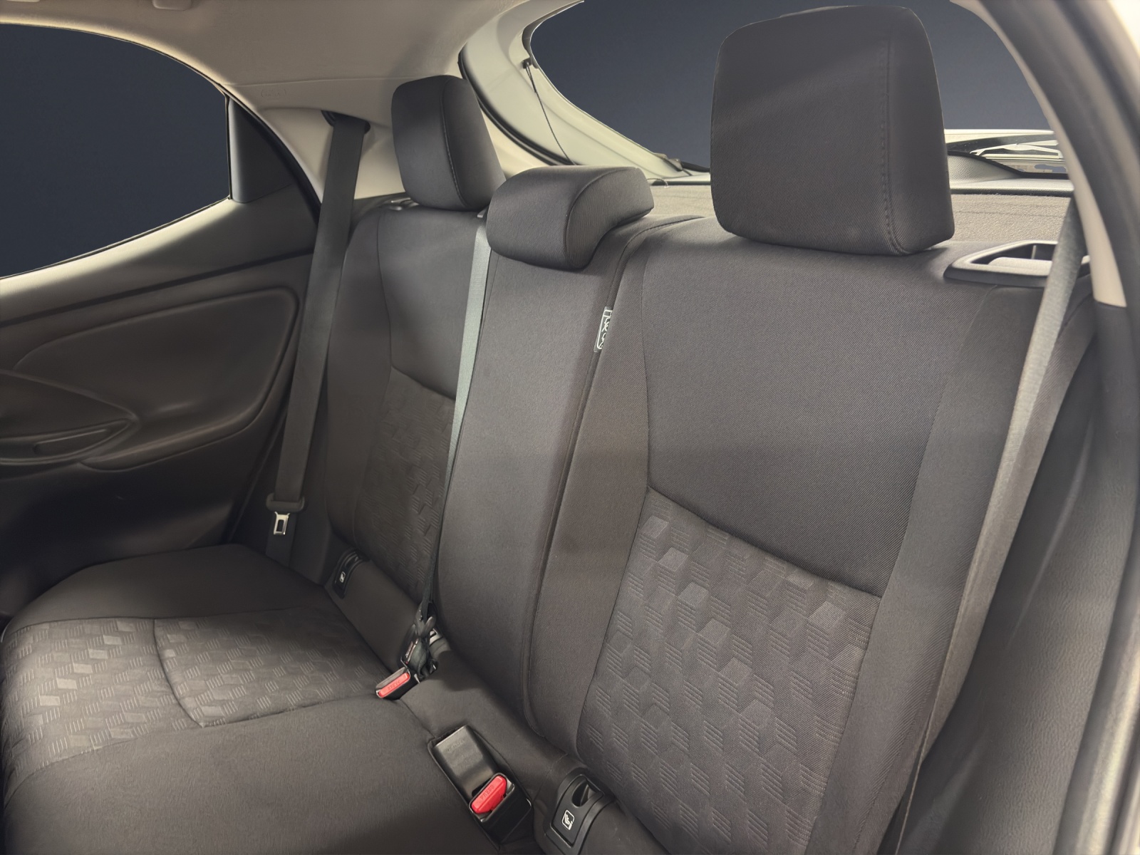 TOYOTA Yaris 1.5 Comfort e-CVT-image-16