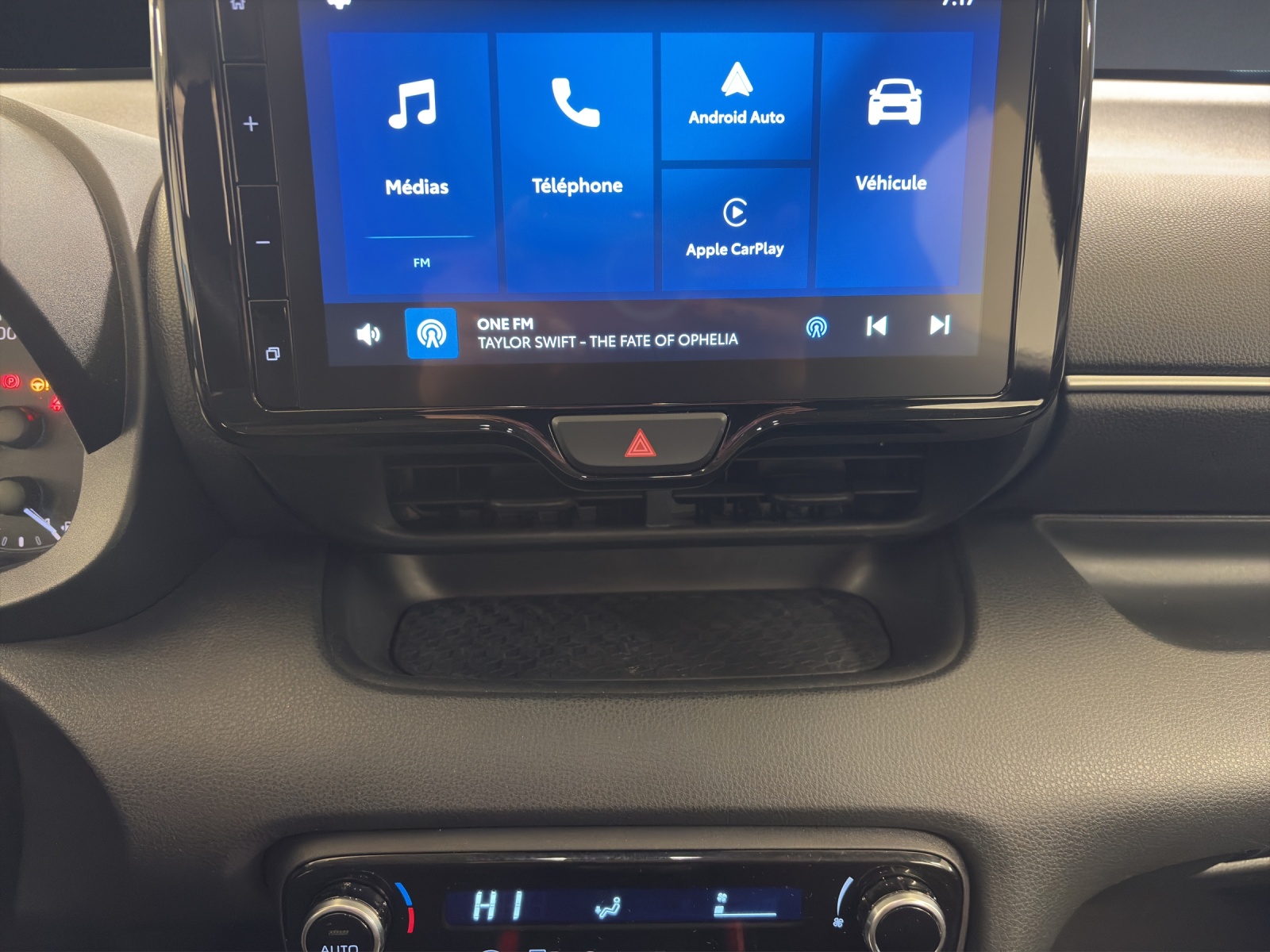 TOYOTA Yaris 1.5 Comfort e-CVT-image-14