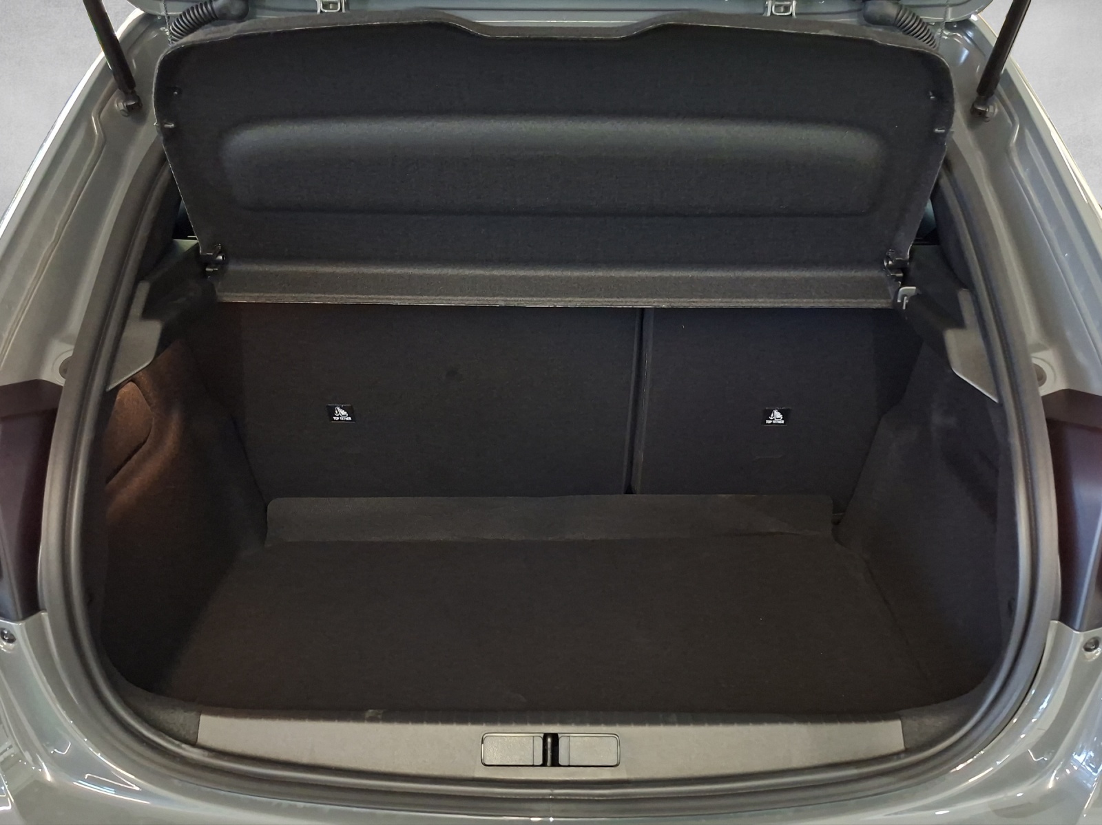 PEUGEOT 208 1.2 Hybrid 145 GT-image-14