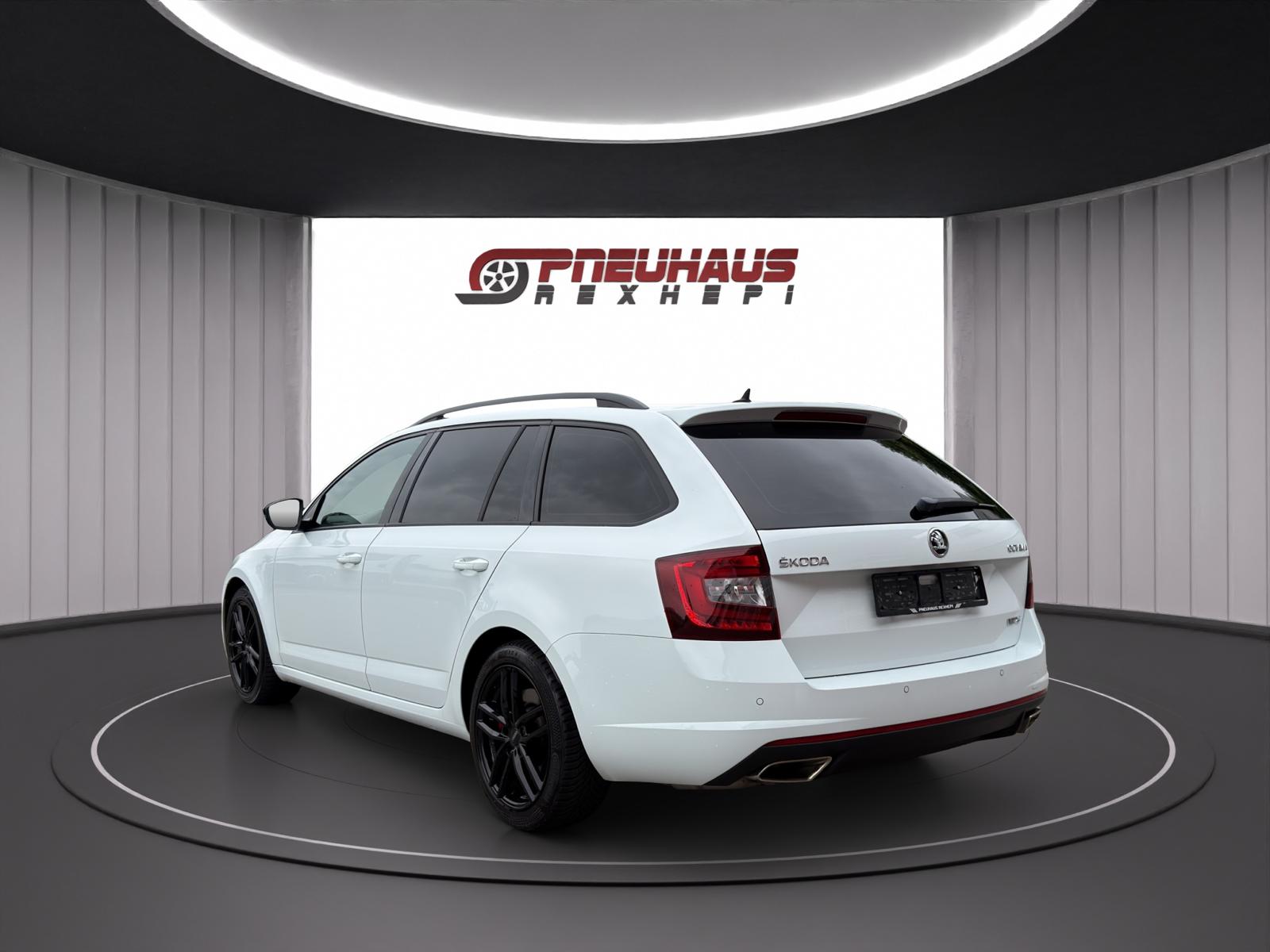 SKODA Octavia Combi 2.0 TSI RS DSG-showroom-element-3